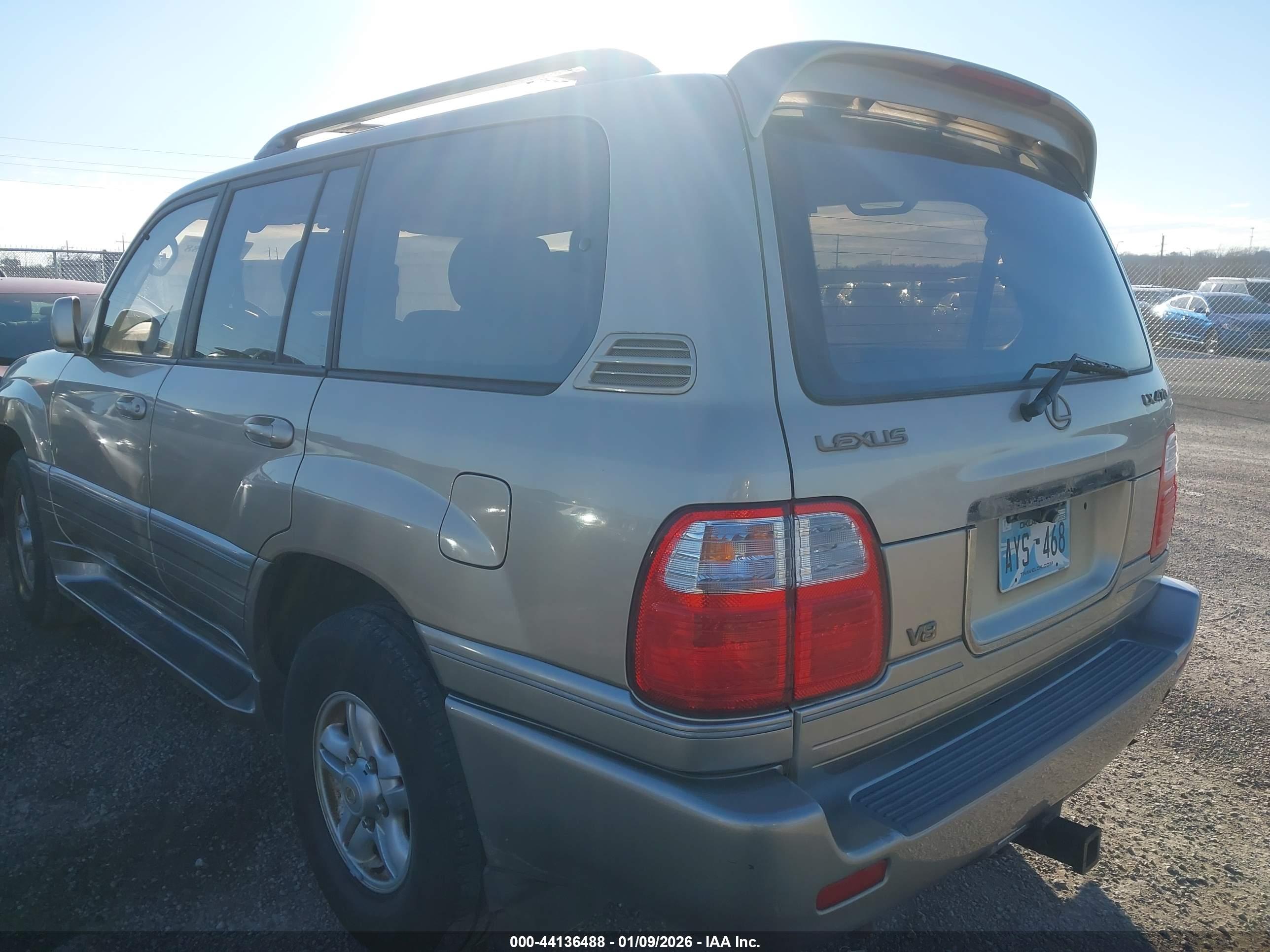 LEXUS LX image 3