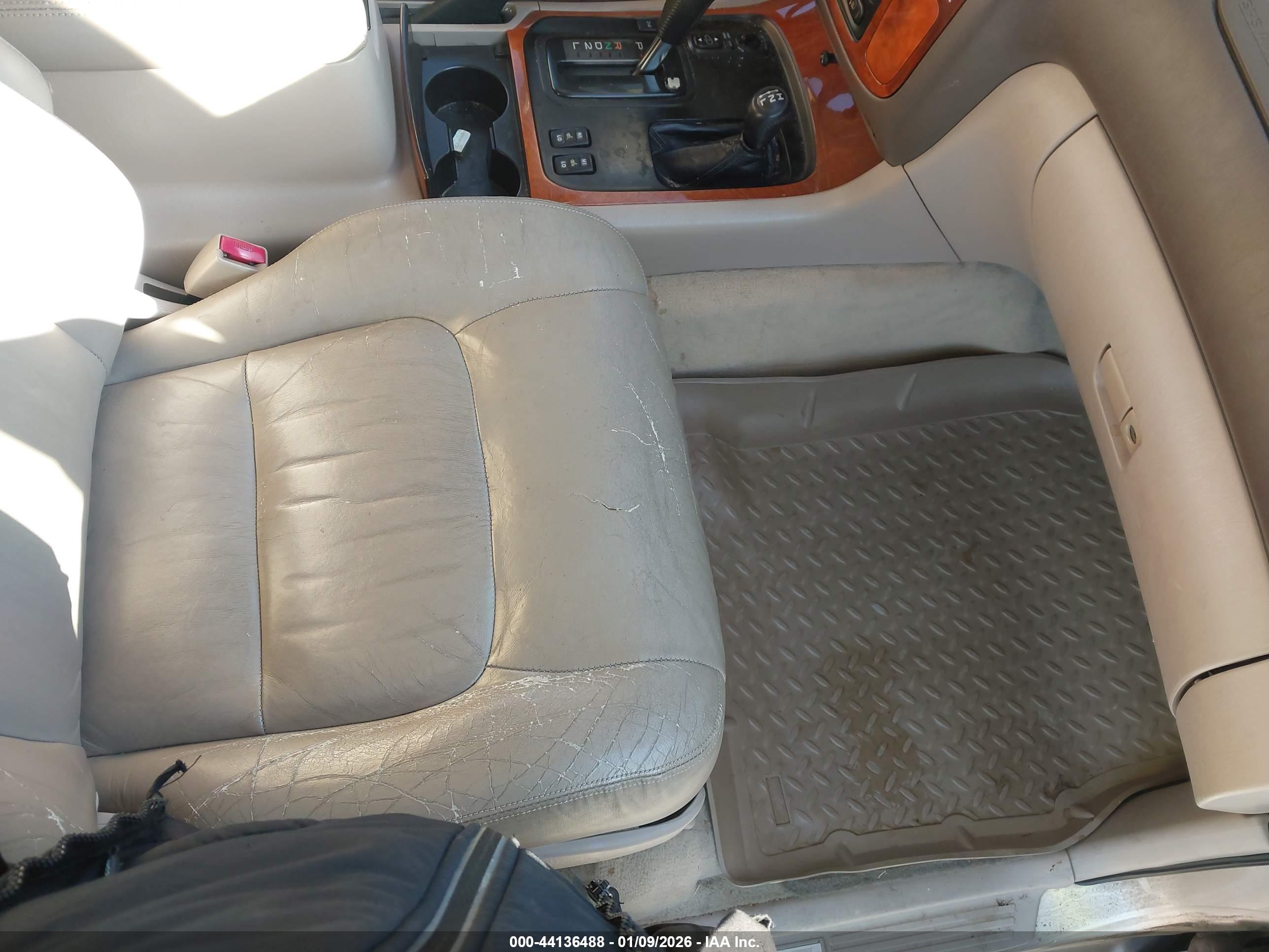 LEXUS LX image 5