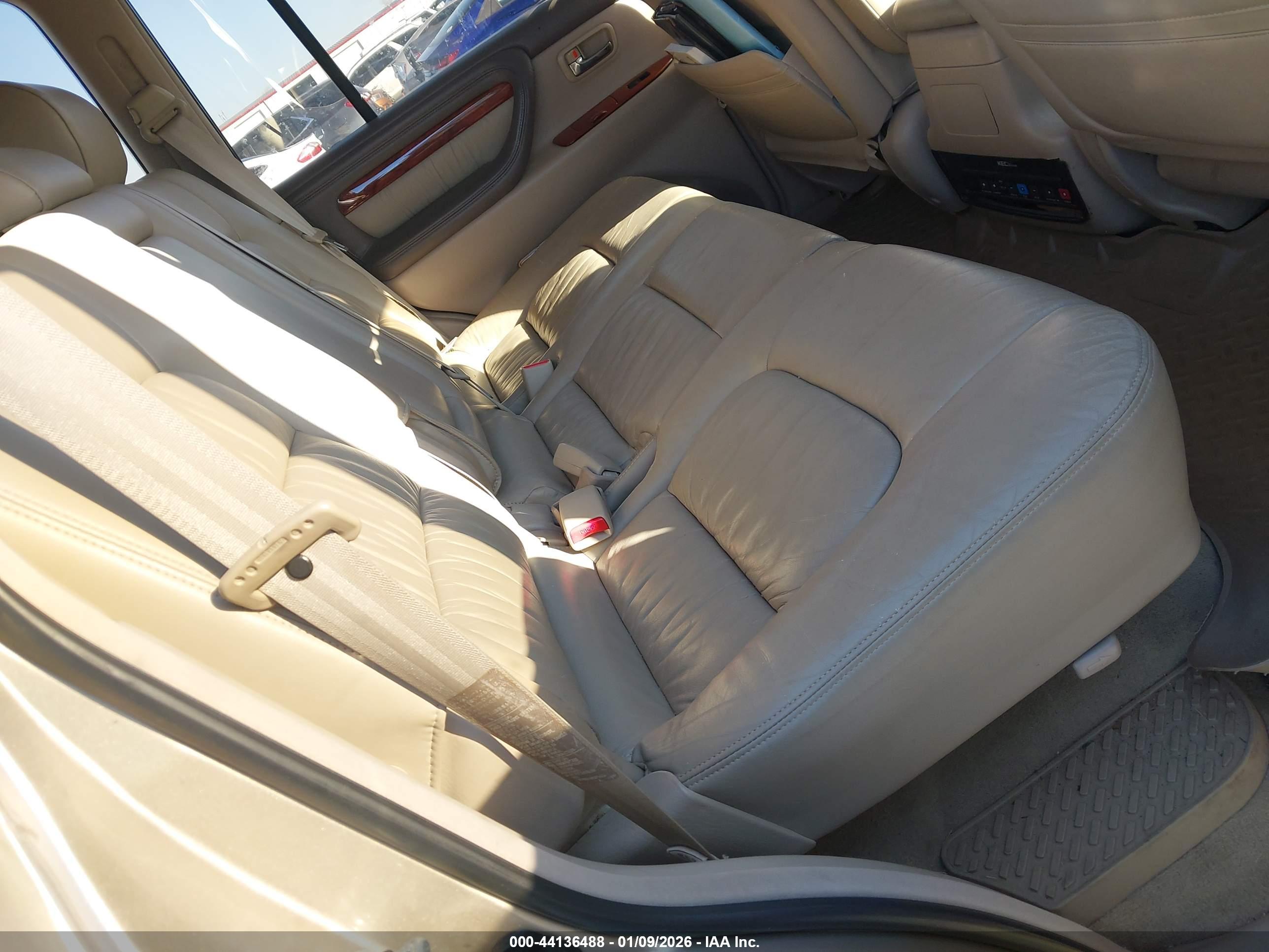 LEXUS LX image 8