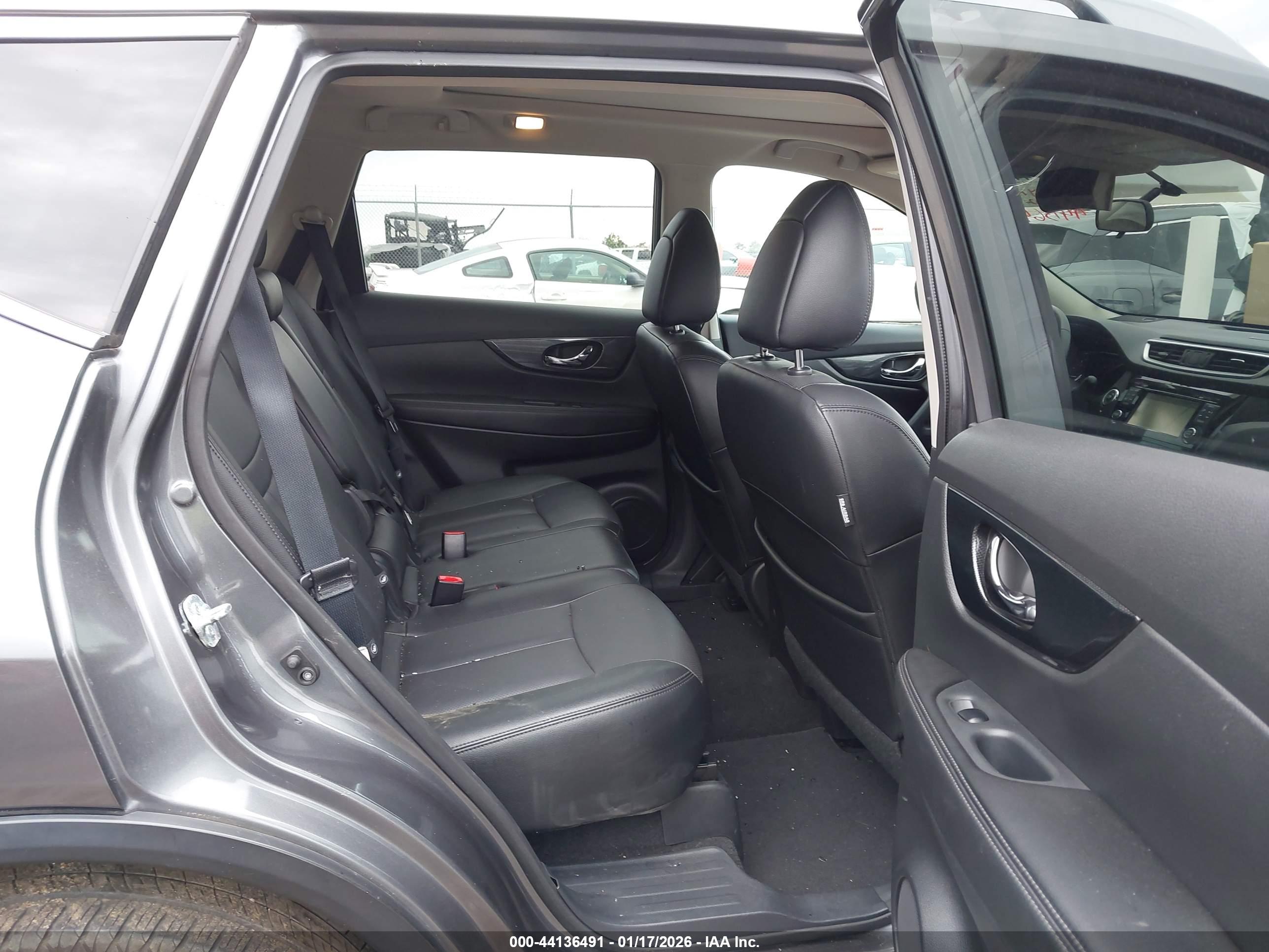 NISSAN ROGUE image 8