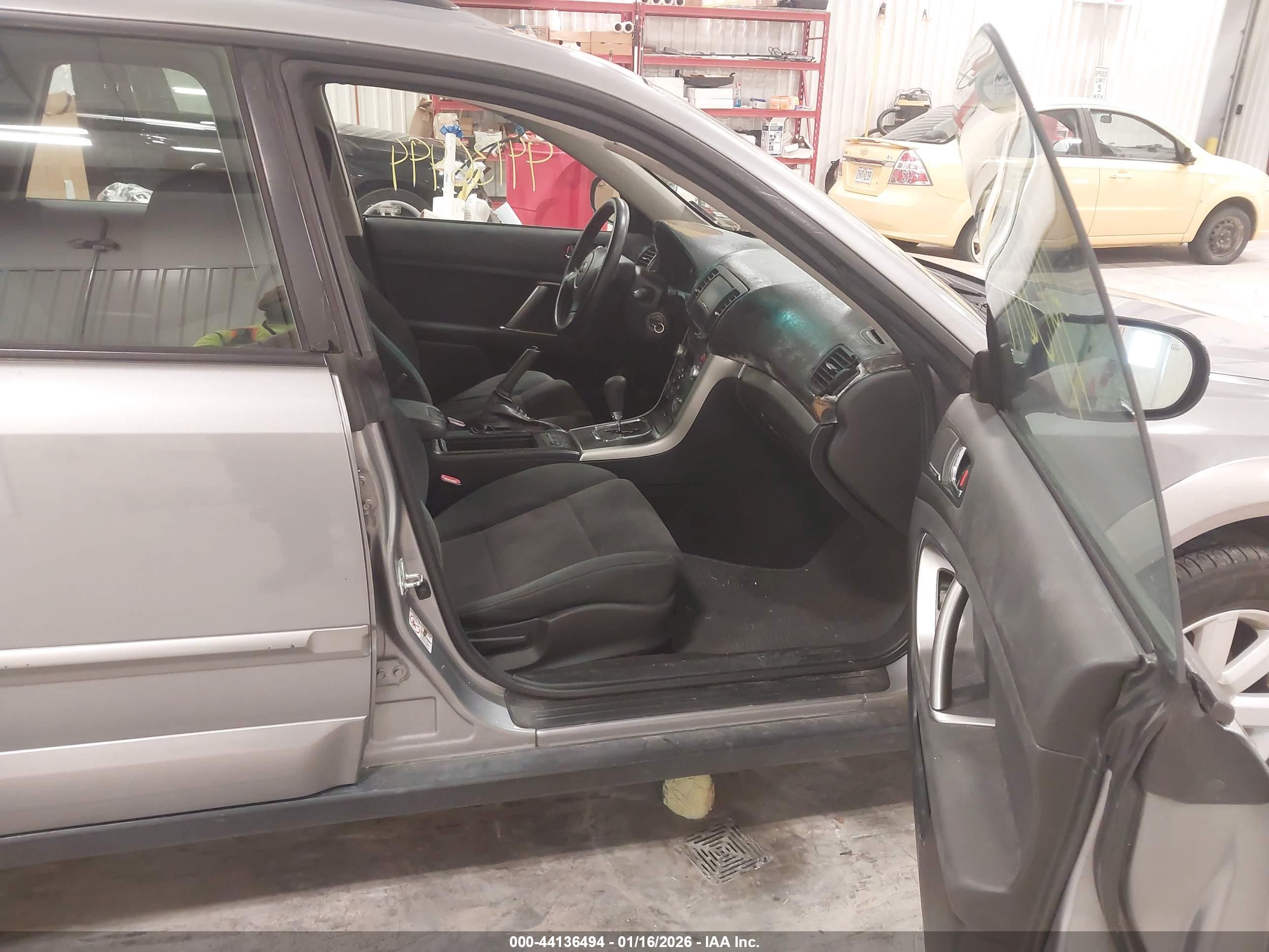 SUBARU OUTBACK image 5