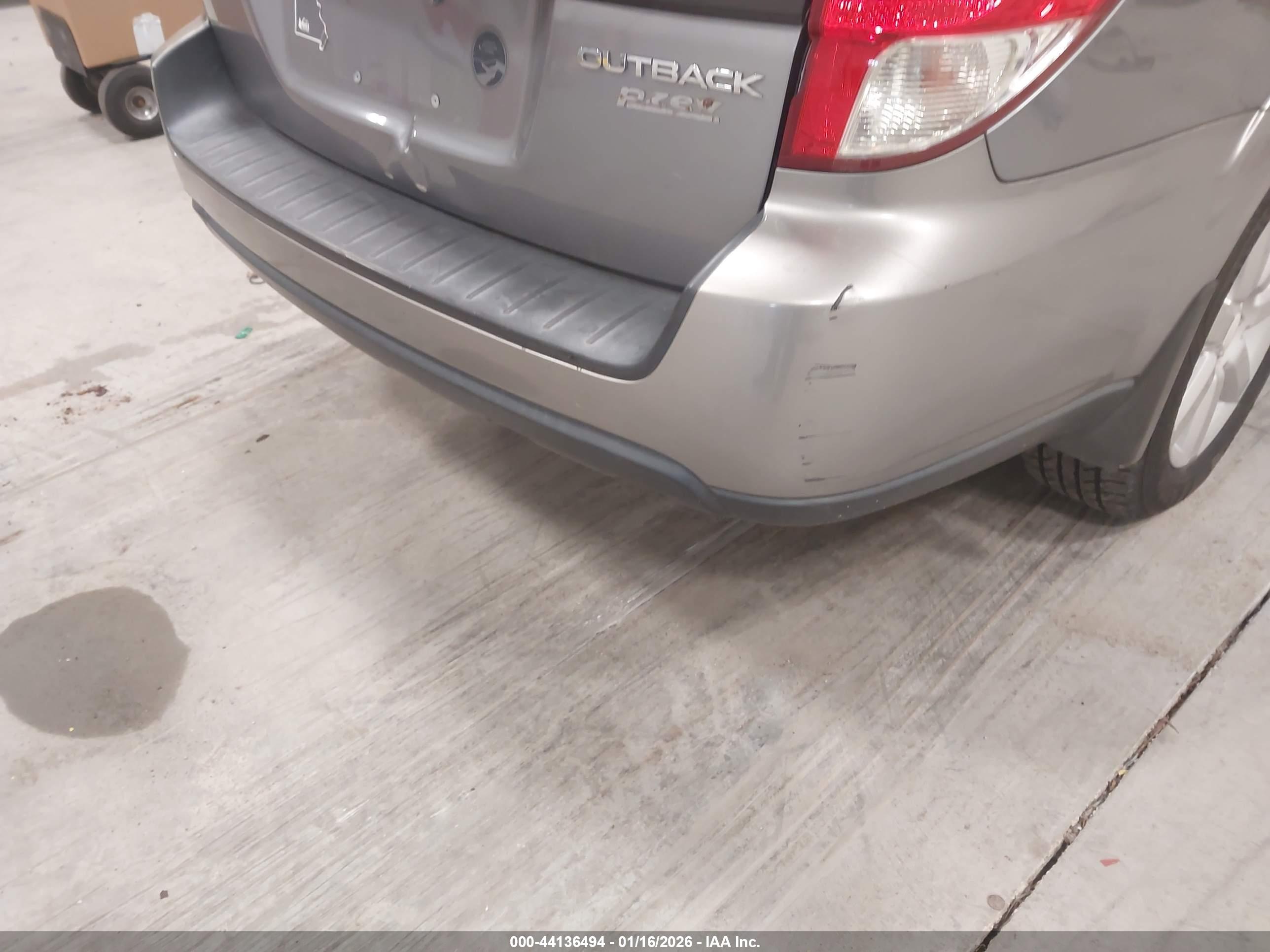 SUBARU OUTBACK image 6
