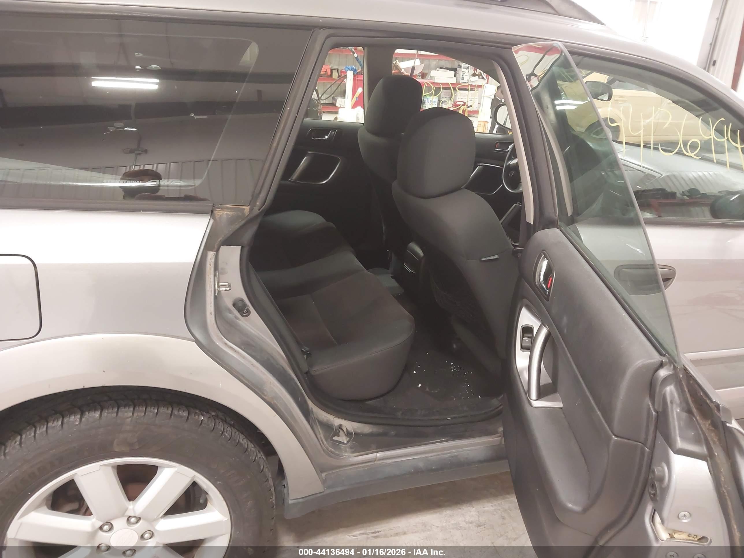 SUBARU OUTBACK image 8