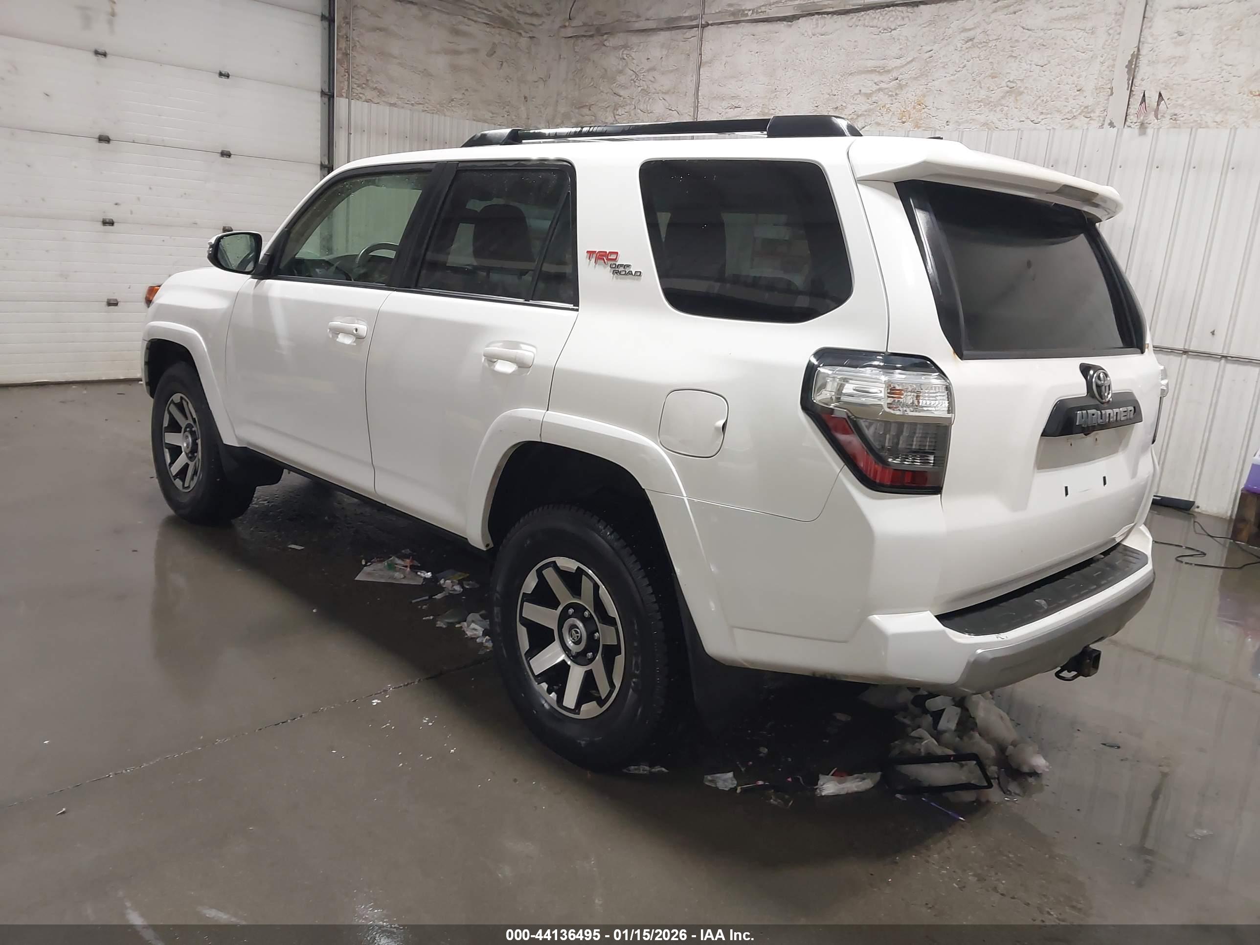 TOYOTA 4RUNNER image 3