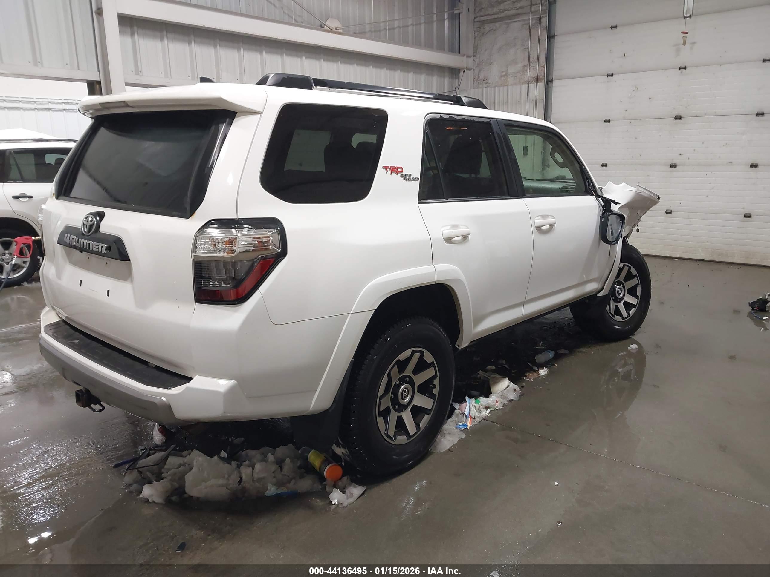 TOYOTA 4RUNNER image 4