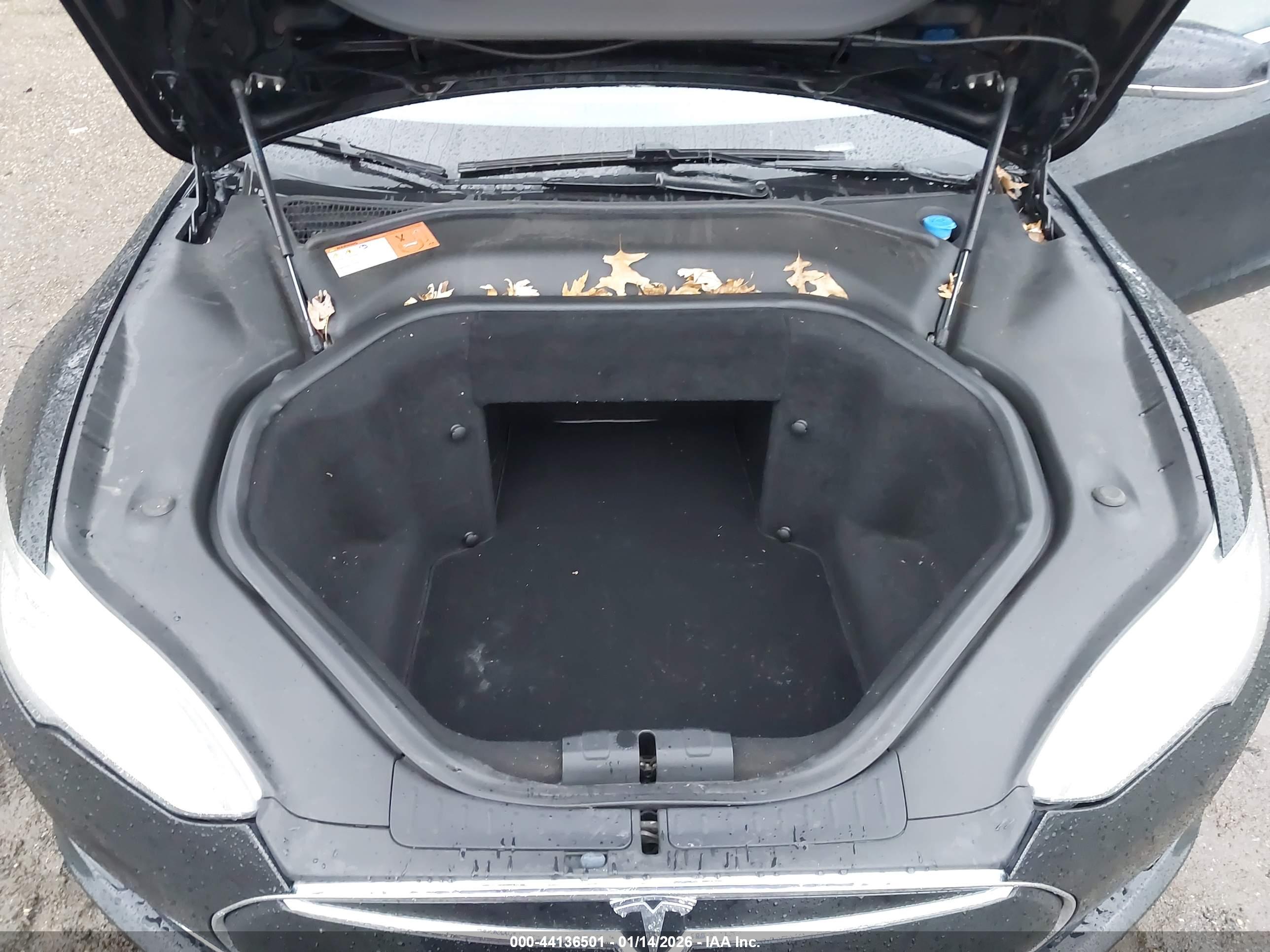 TESLA MODEL image 10