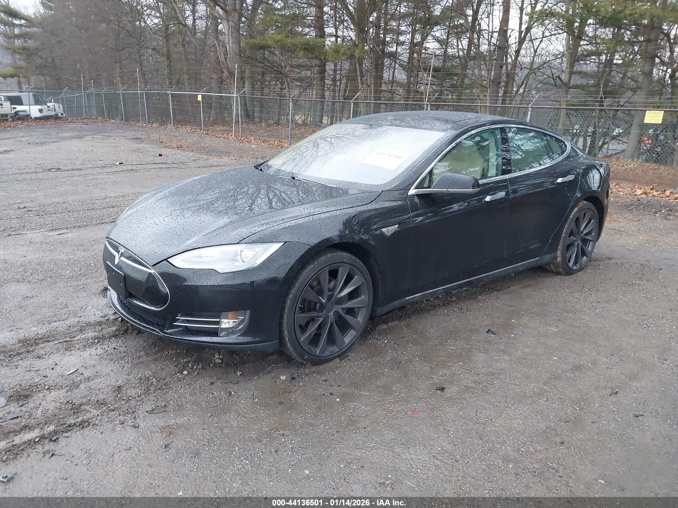 TESLA MODEL image 2