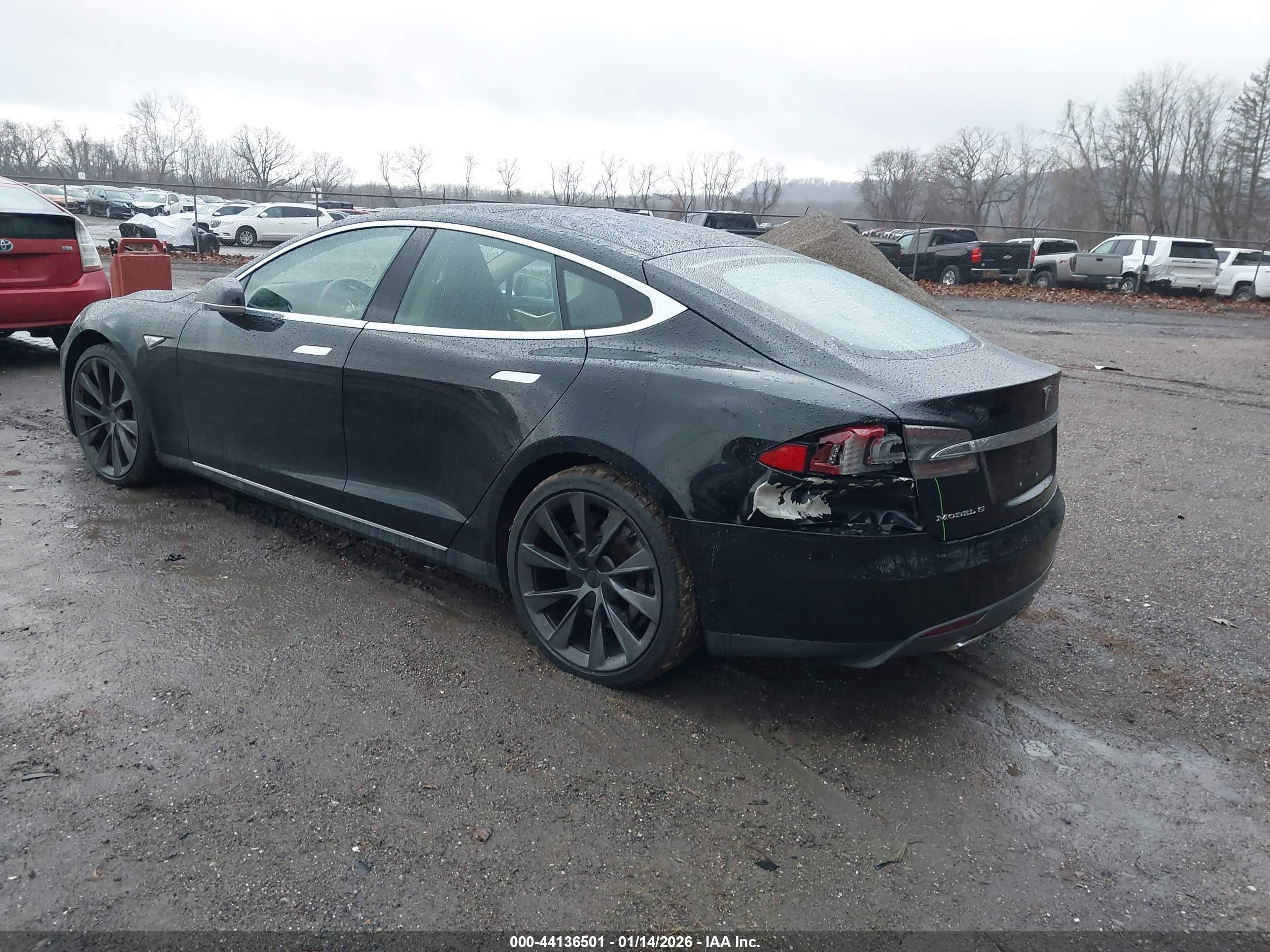 TESLA MODEL image 3