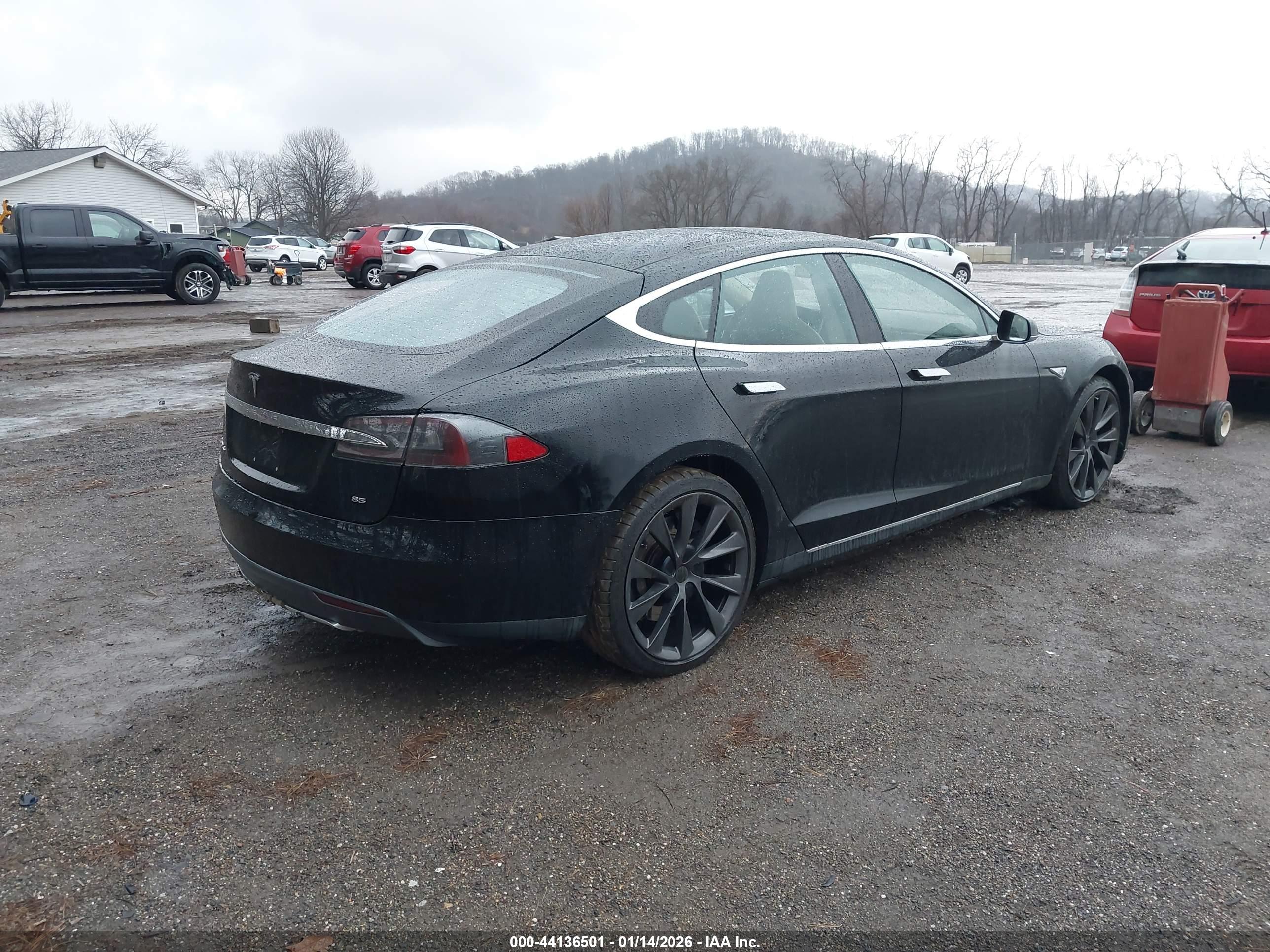 TESLA MODEL image 4