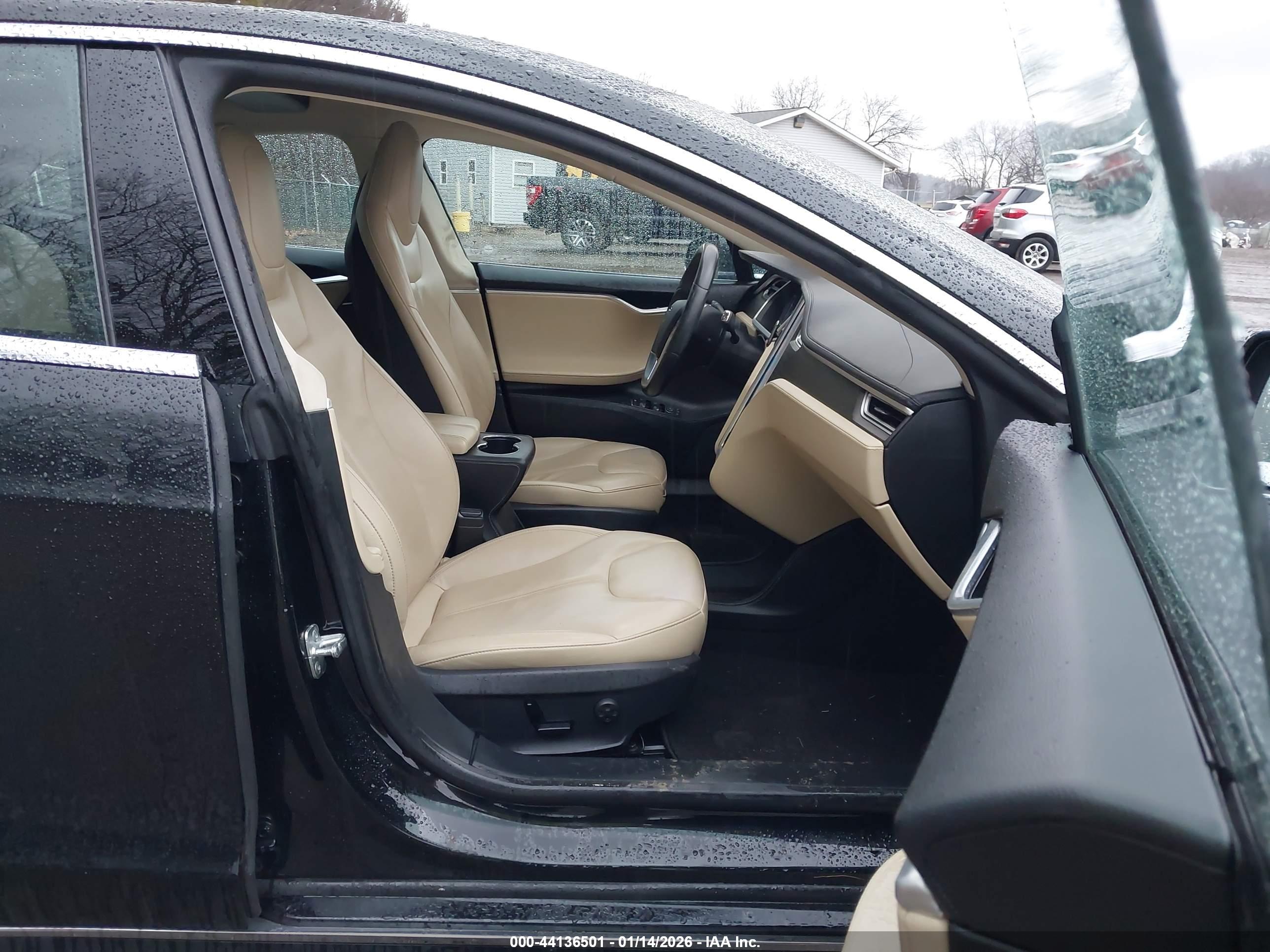 TESLA MODEL image 5