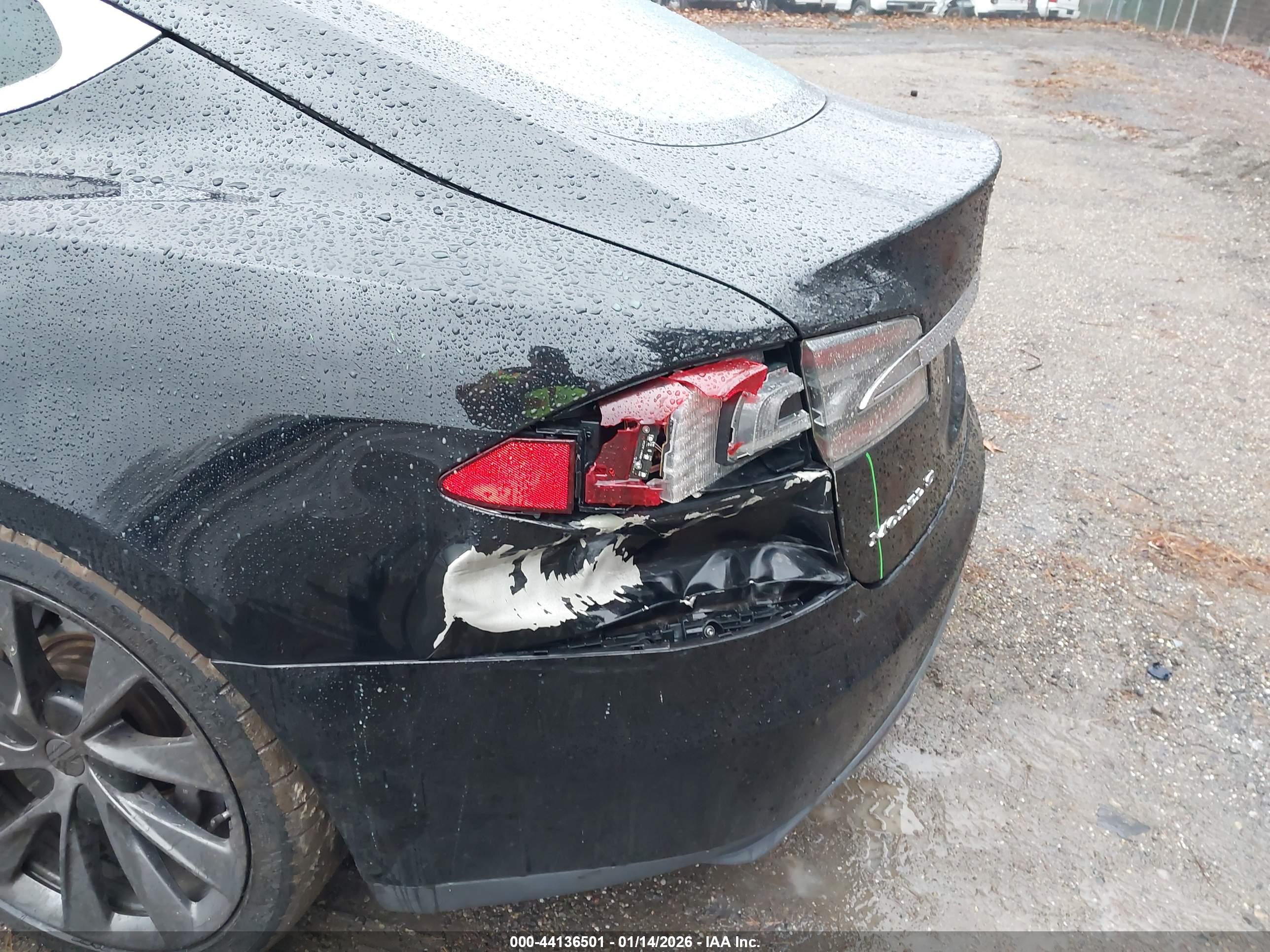 TESLA MODEL image 6