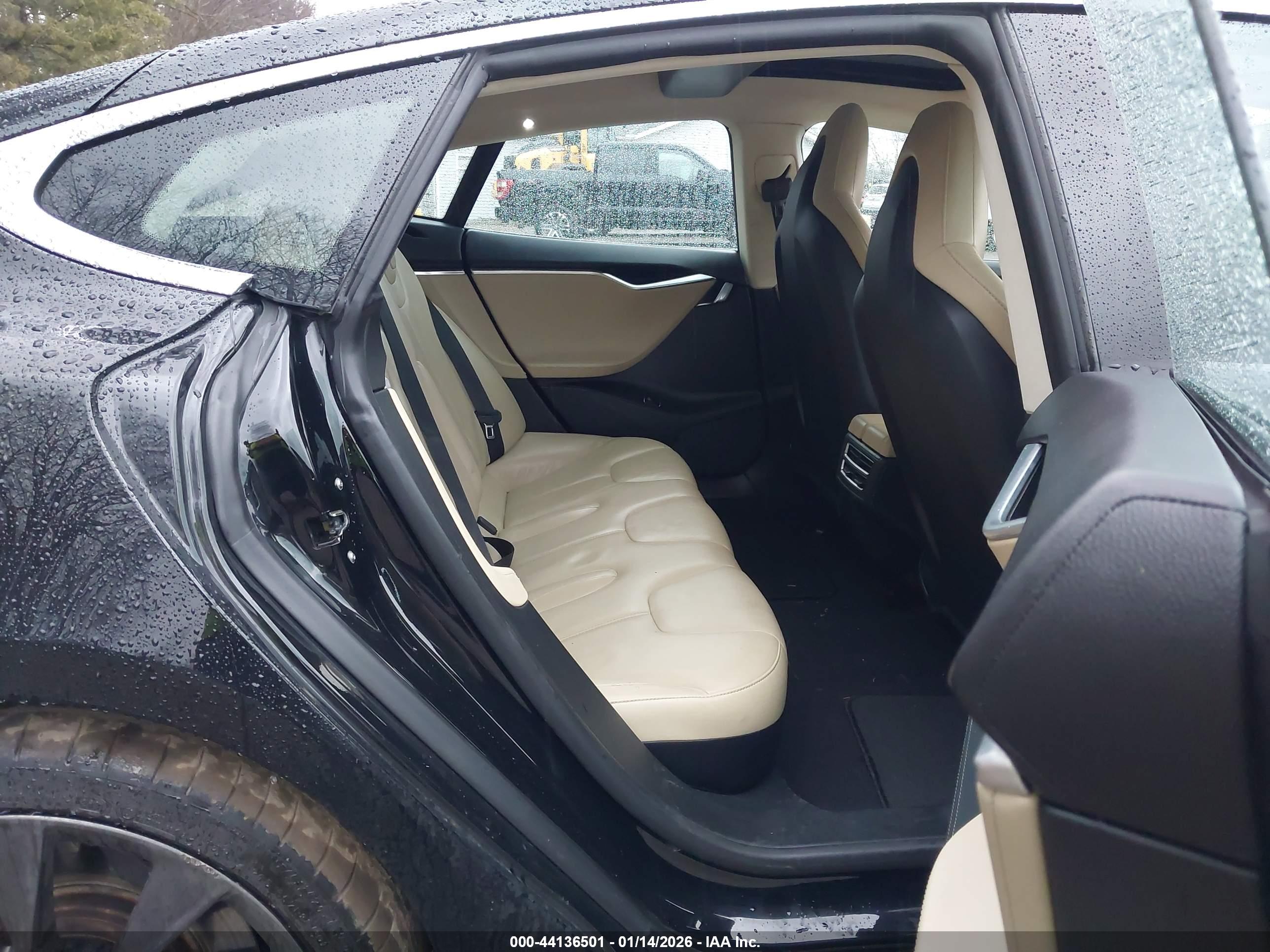 TESLA MODEL image 8