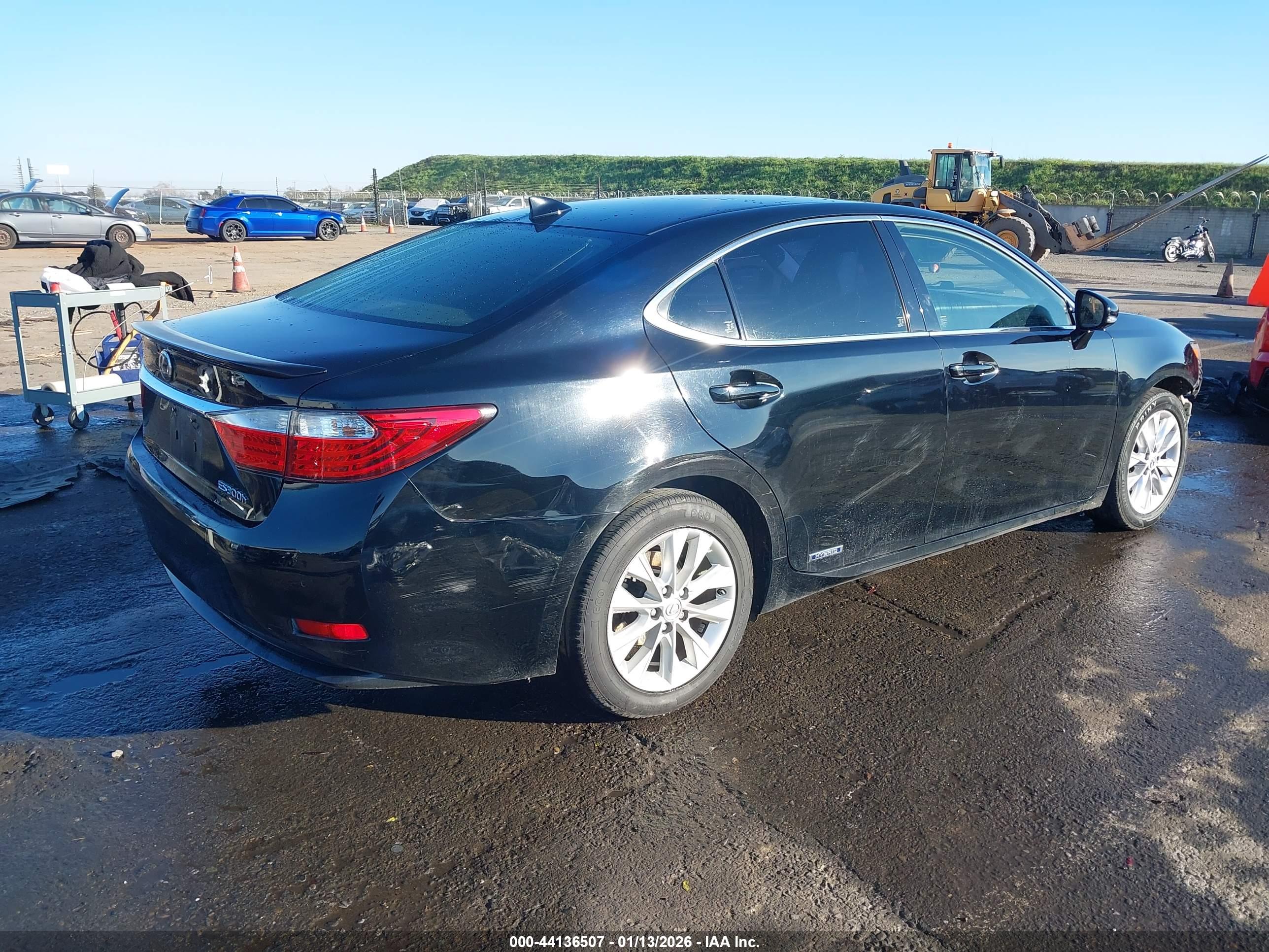 LEXUS ES image 4