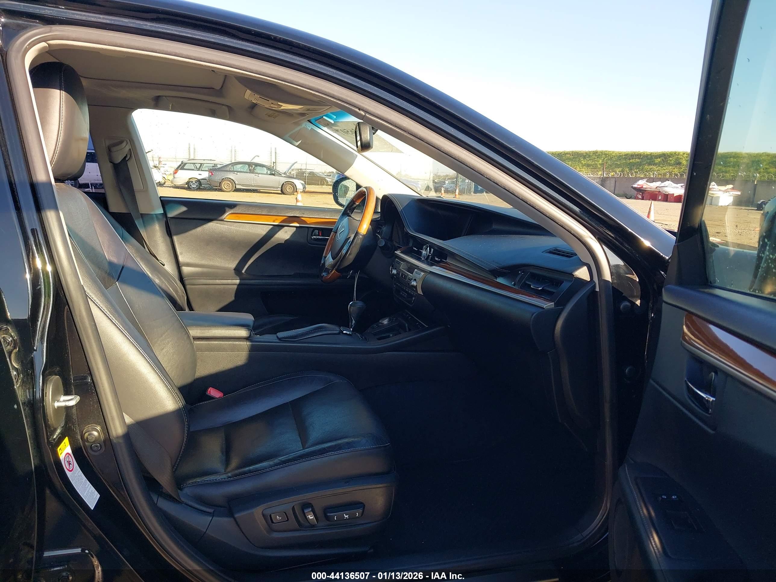LEXUS ES image 5