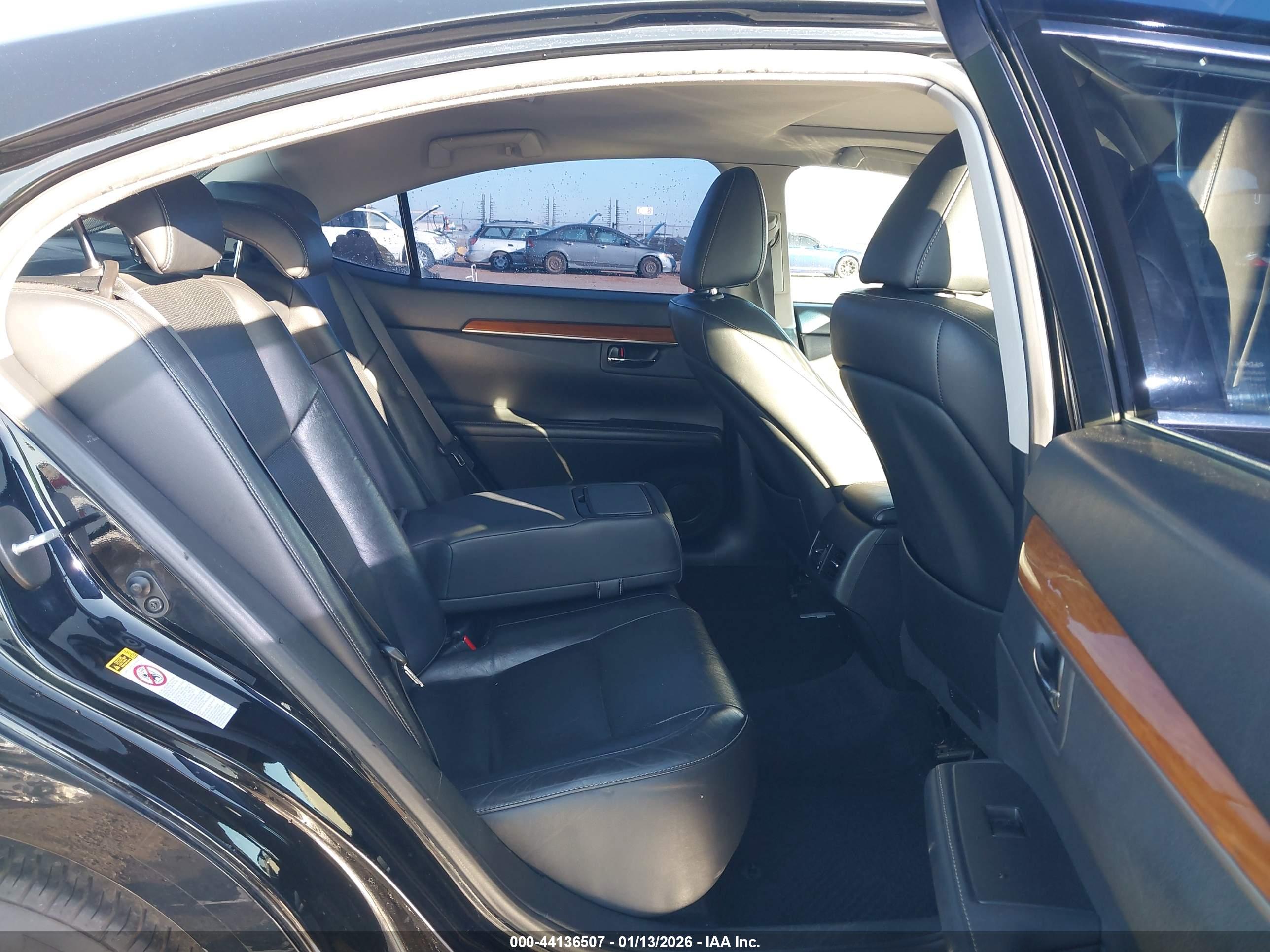 LEXUS ES image 8