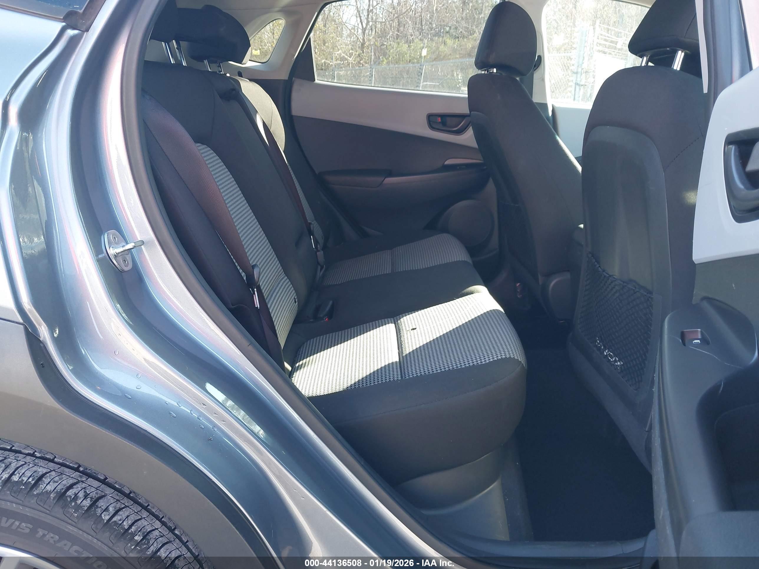 HYUNDAI KONA image 8