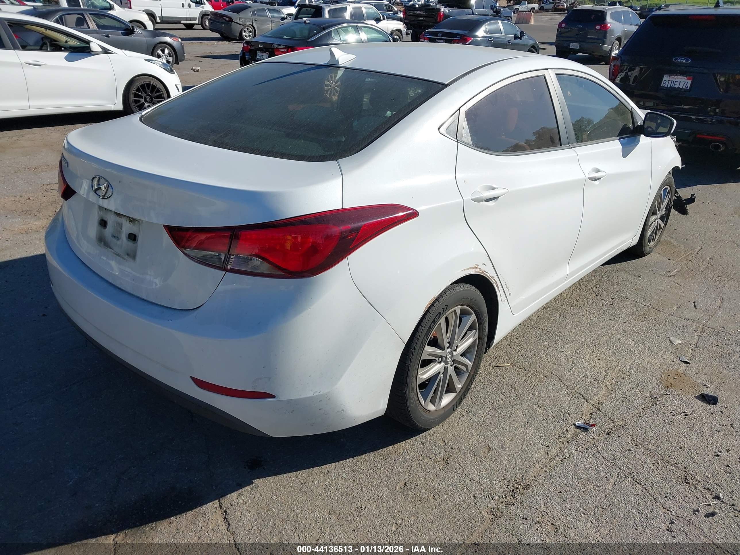 HYUNDAI ELANTRA image 4