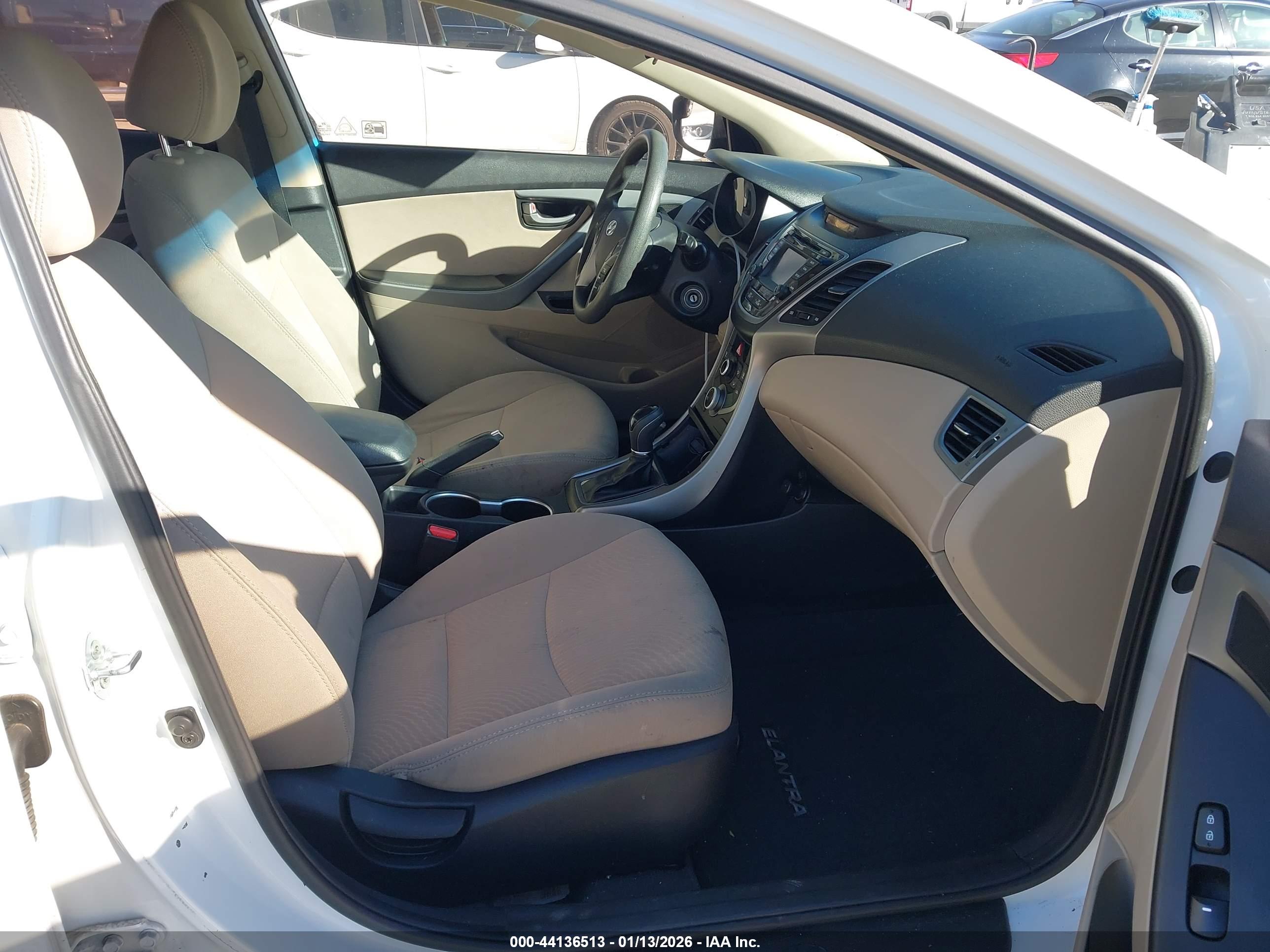 HYUNDAI ELANTRA image 5