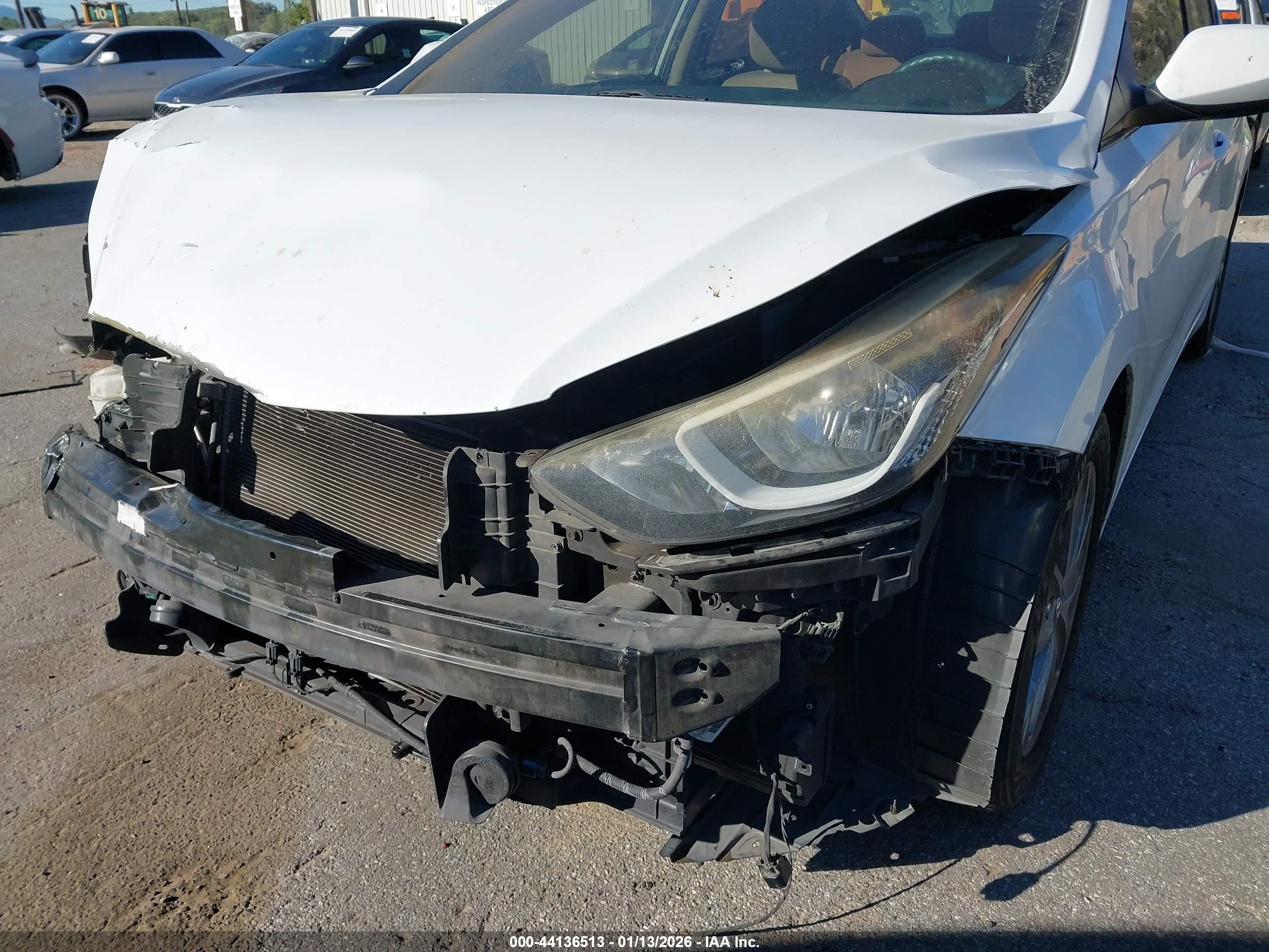 HYUNDAI ELANTRA image 6