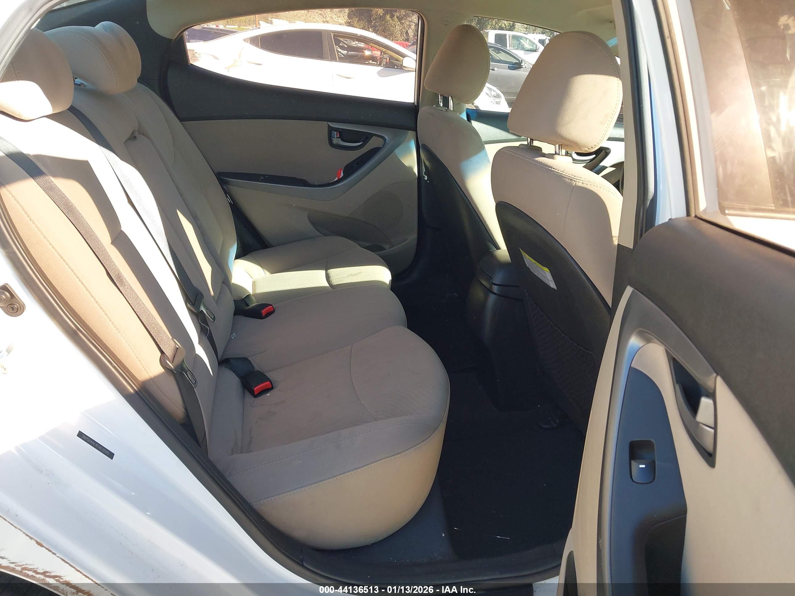 HYUNDAI ELANTRA image 8