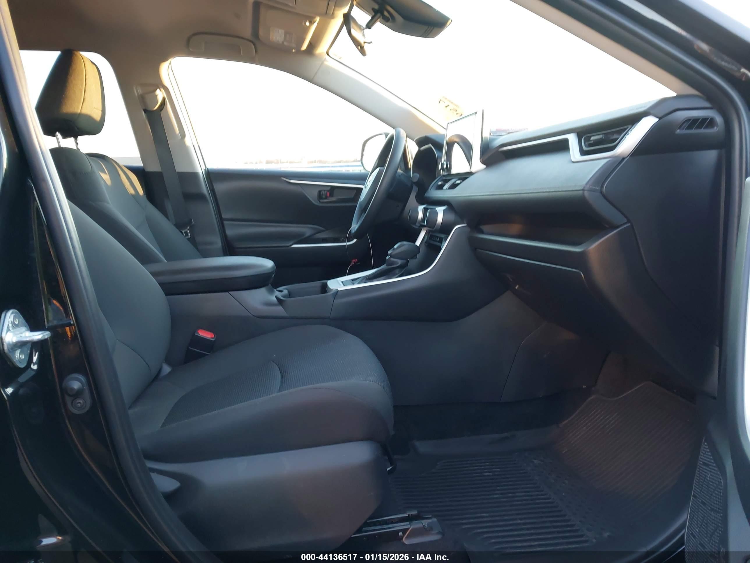 TOYOTA RAV4 image 5