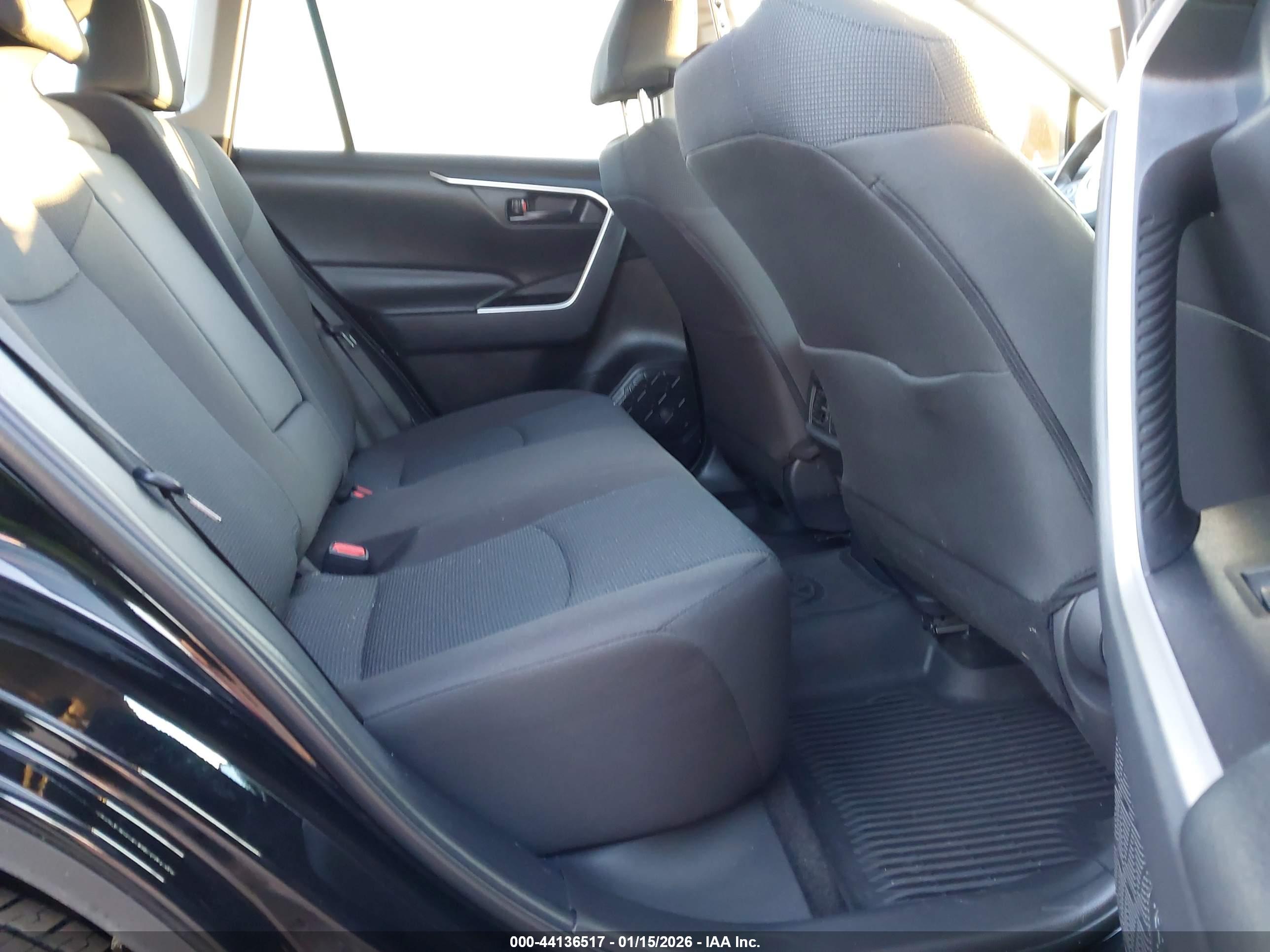 TOYOTA RAV4 image 8