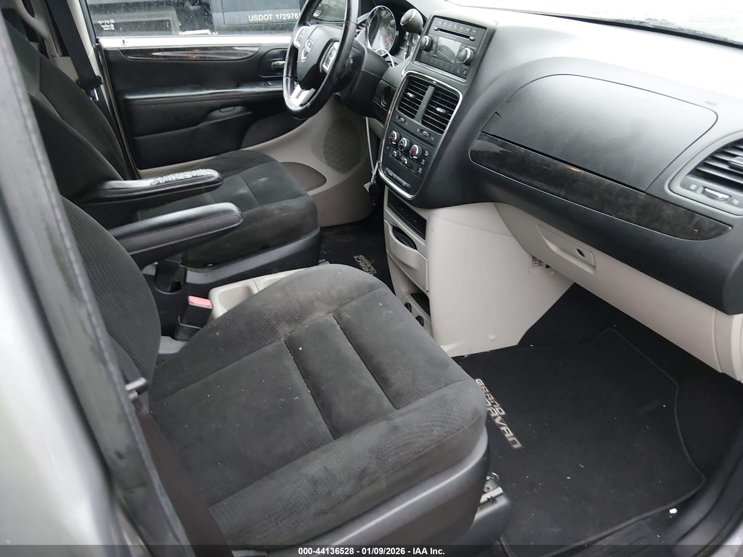 DODGE GRAND image 5