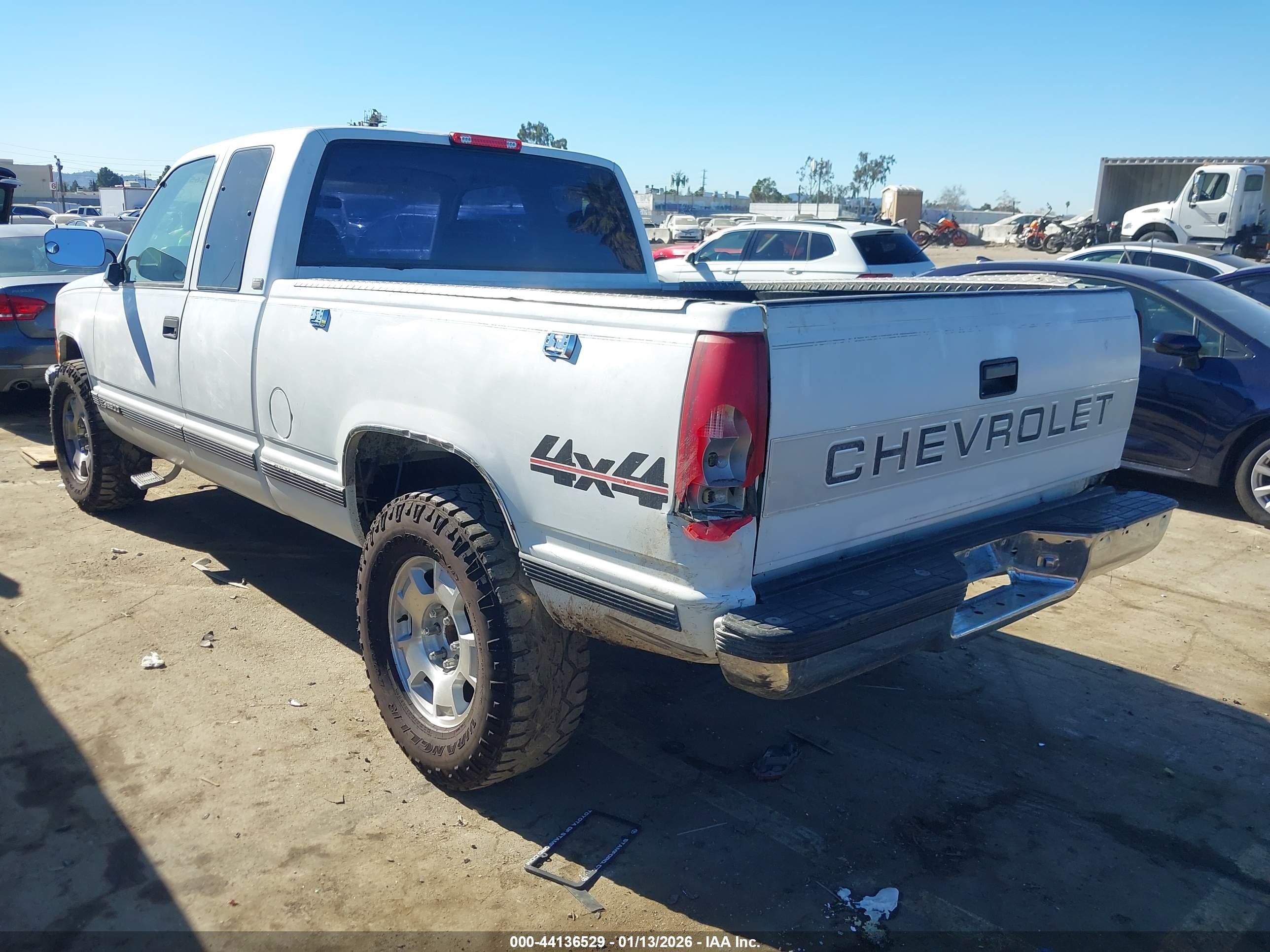CHEVROLET GMT-400 image 3
