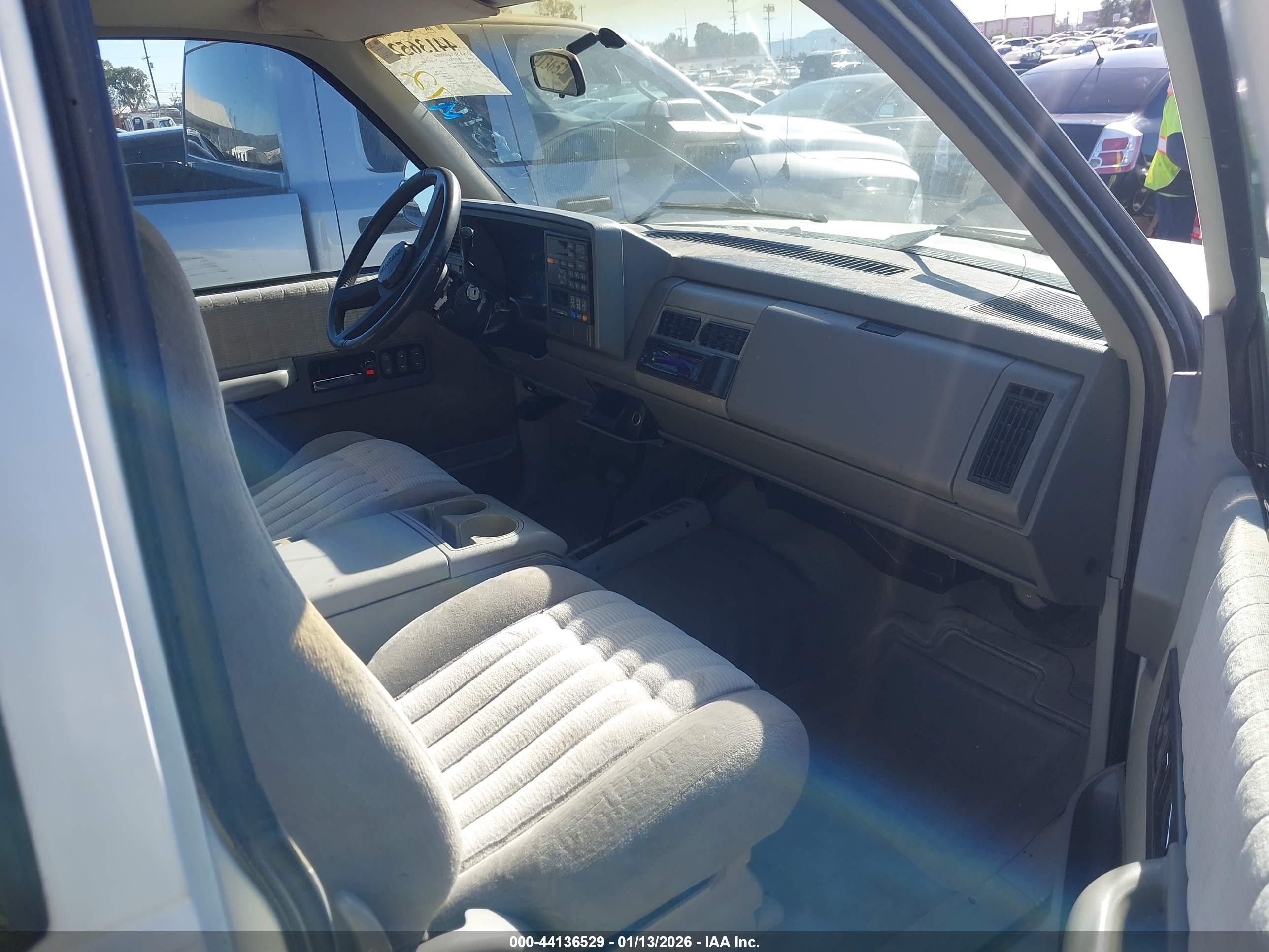 CHEVROLET GMT-400 image 5