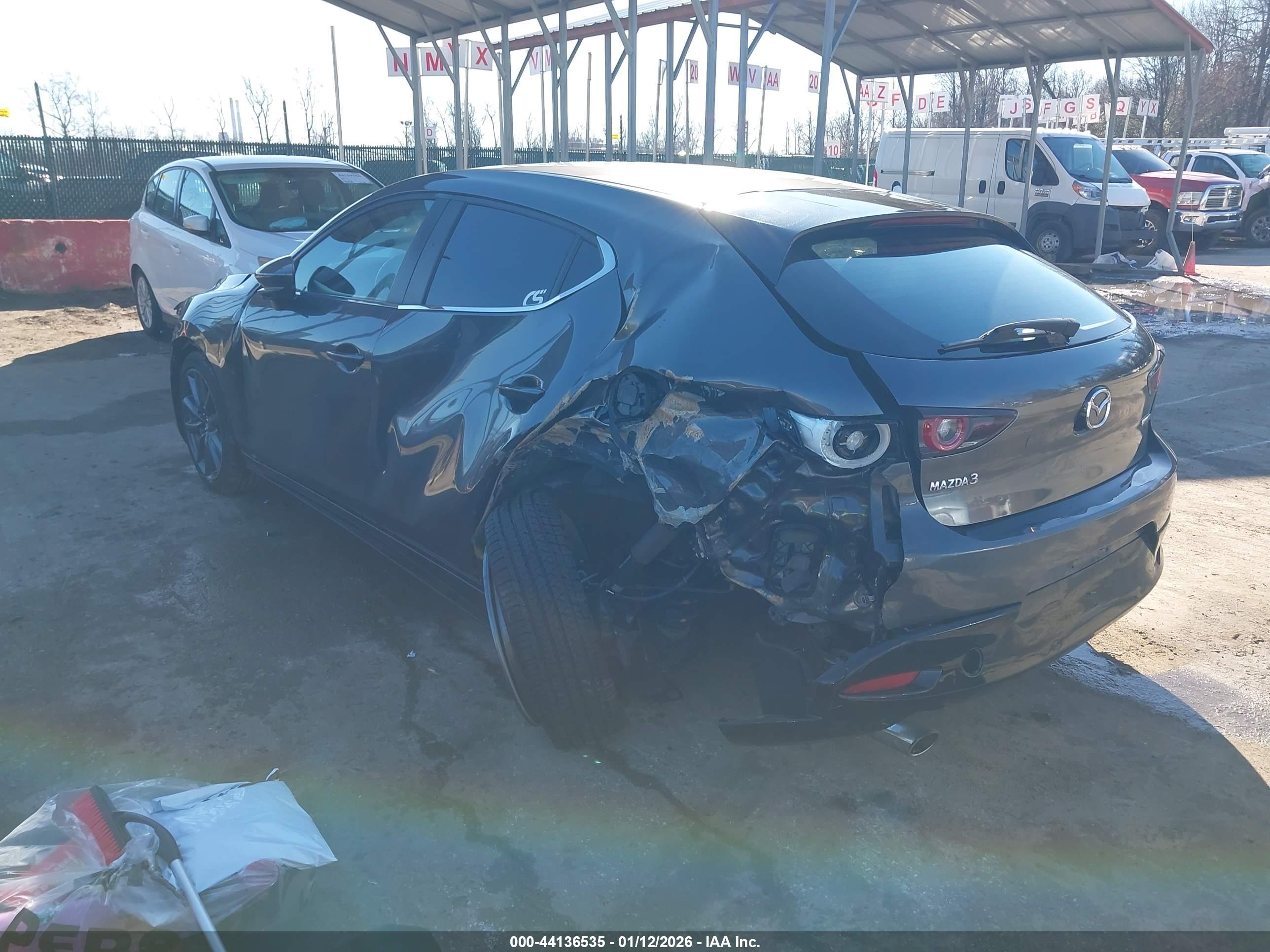 MAZDA MAZDA3 image 3