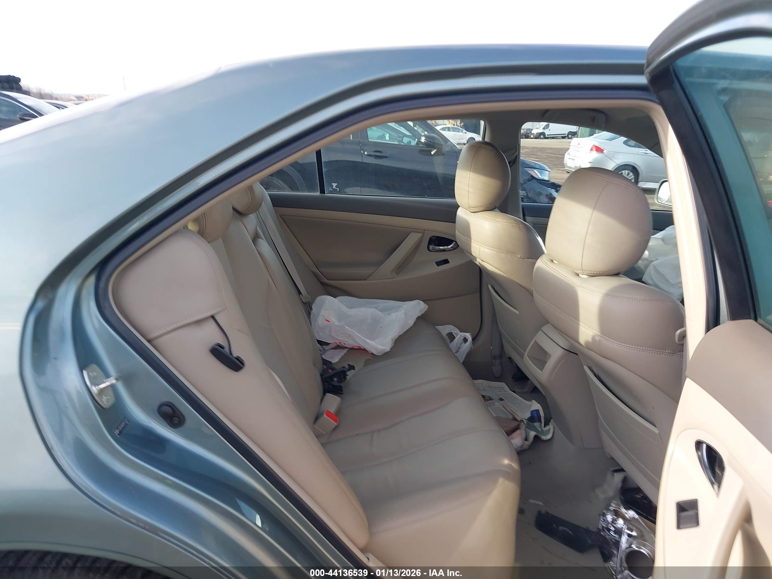 TOYOTA CAMRY image 8