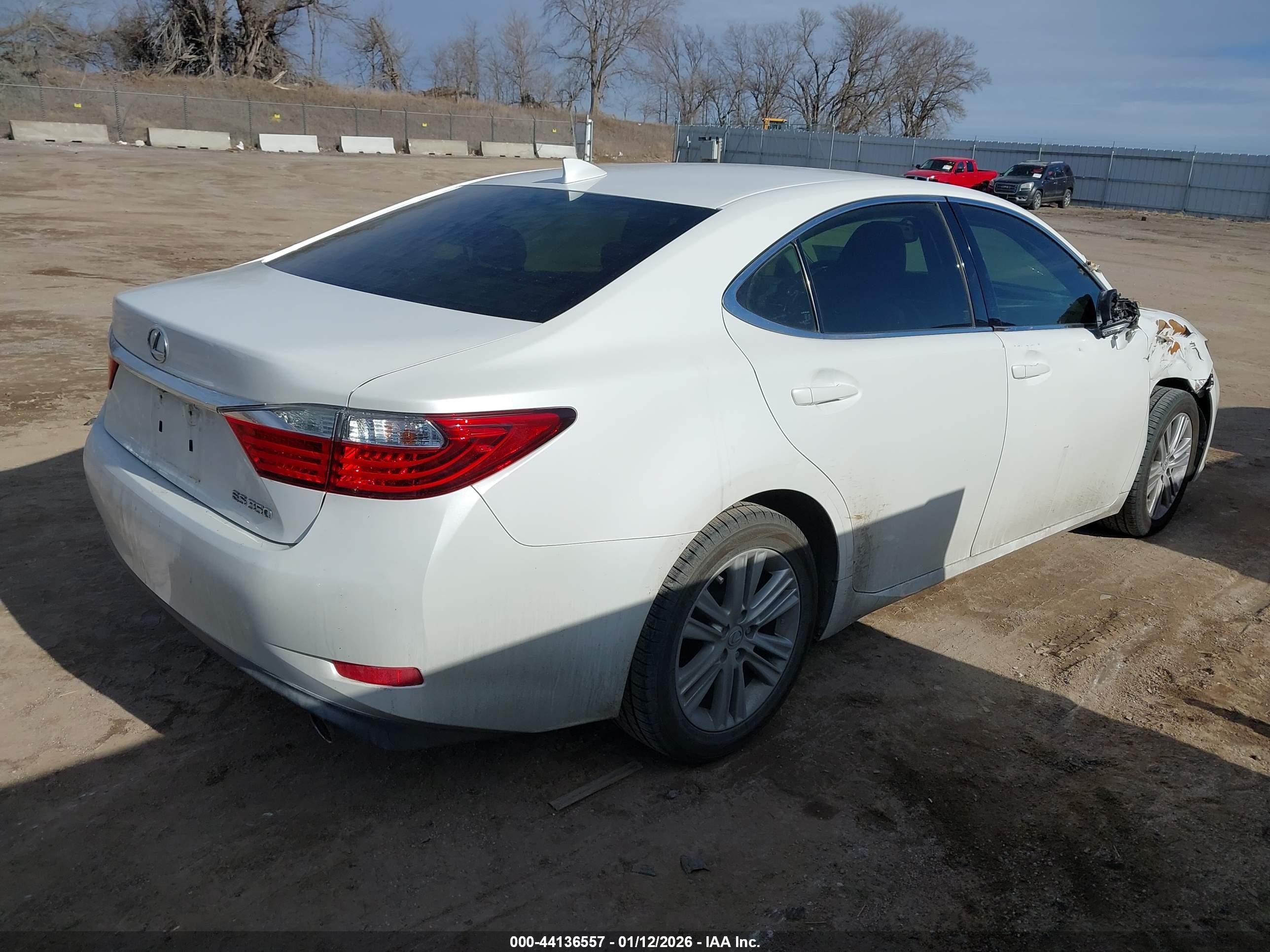 LEXUS ES image 4