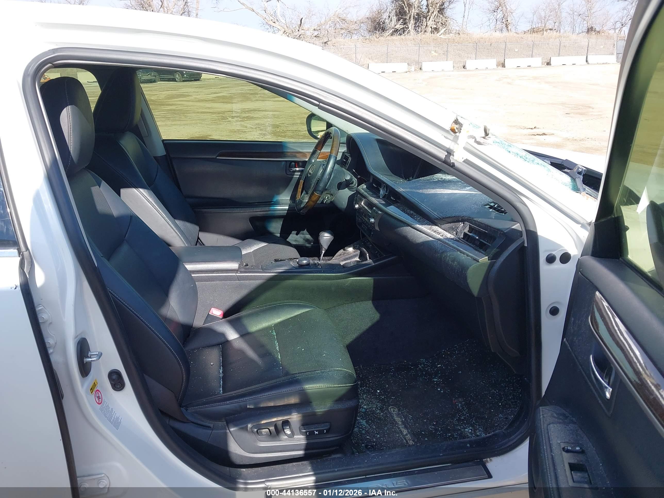 LEXUS ES image 5