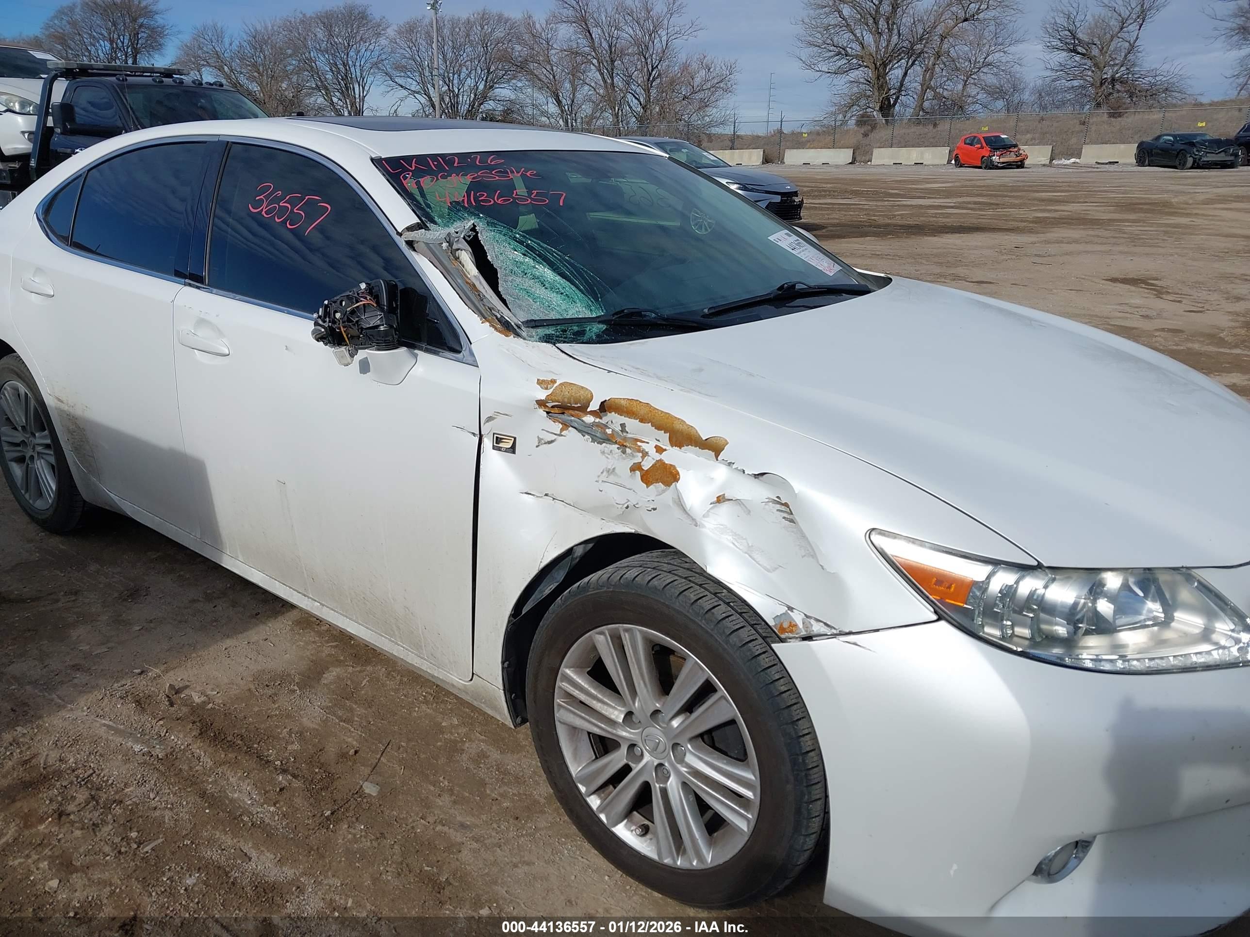 LEXUS ES image 6