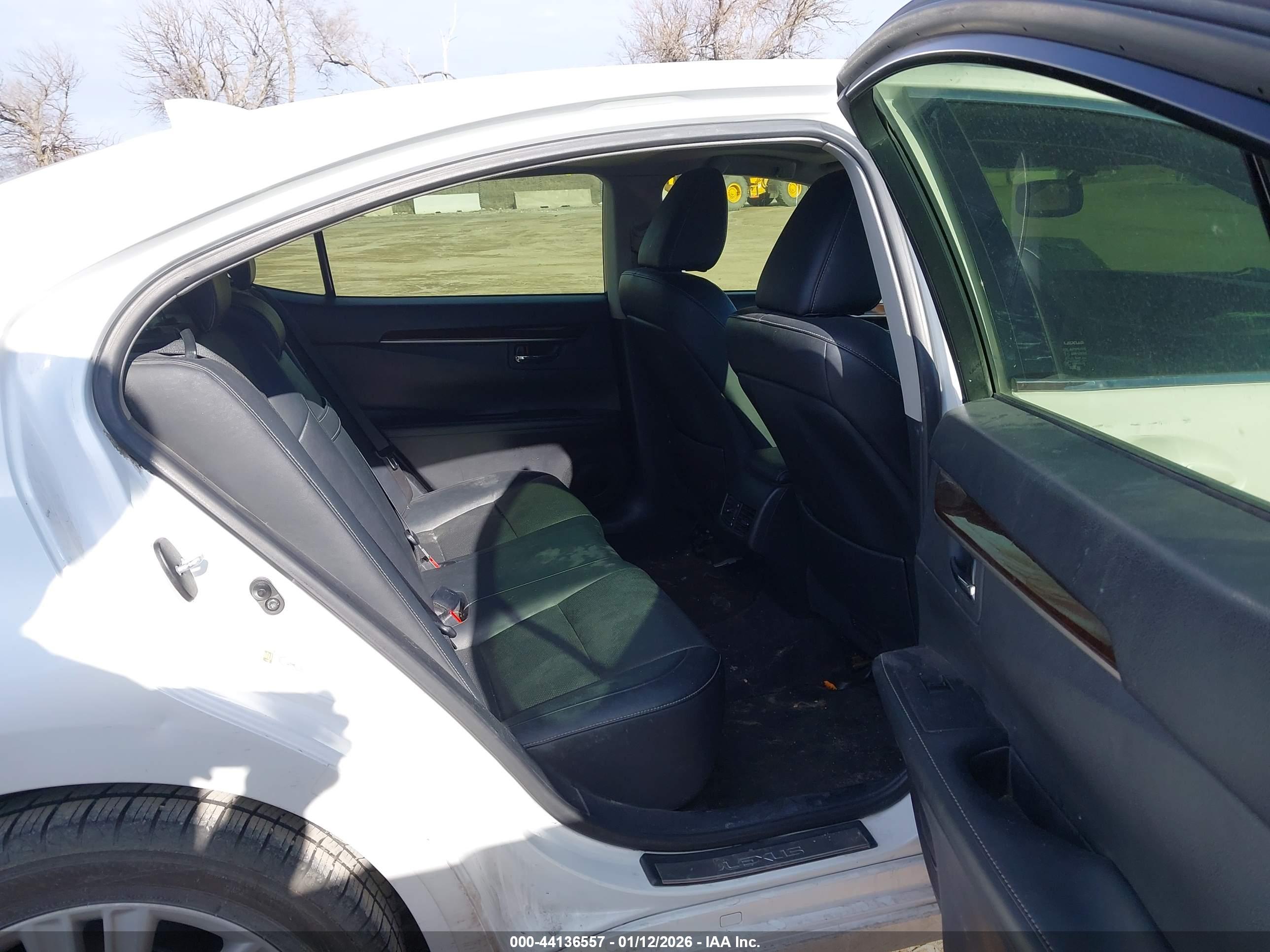 LEXUS ES image 8