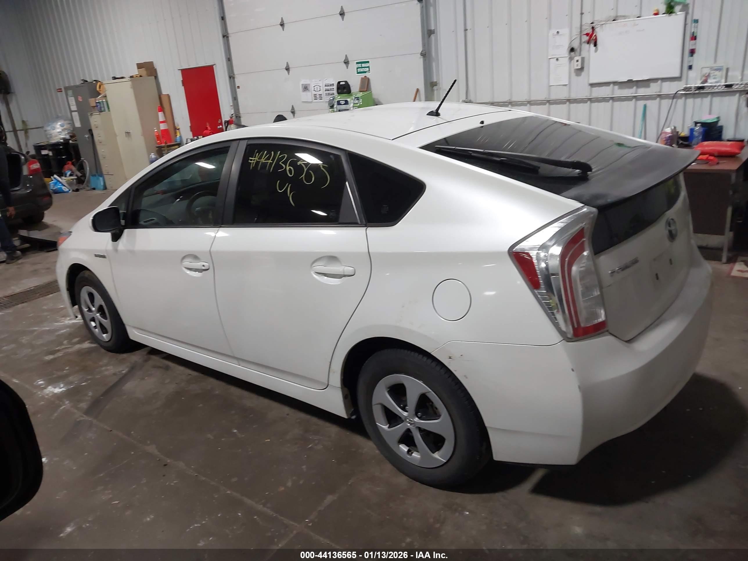 TOYOTA PRIUS image 3