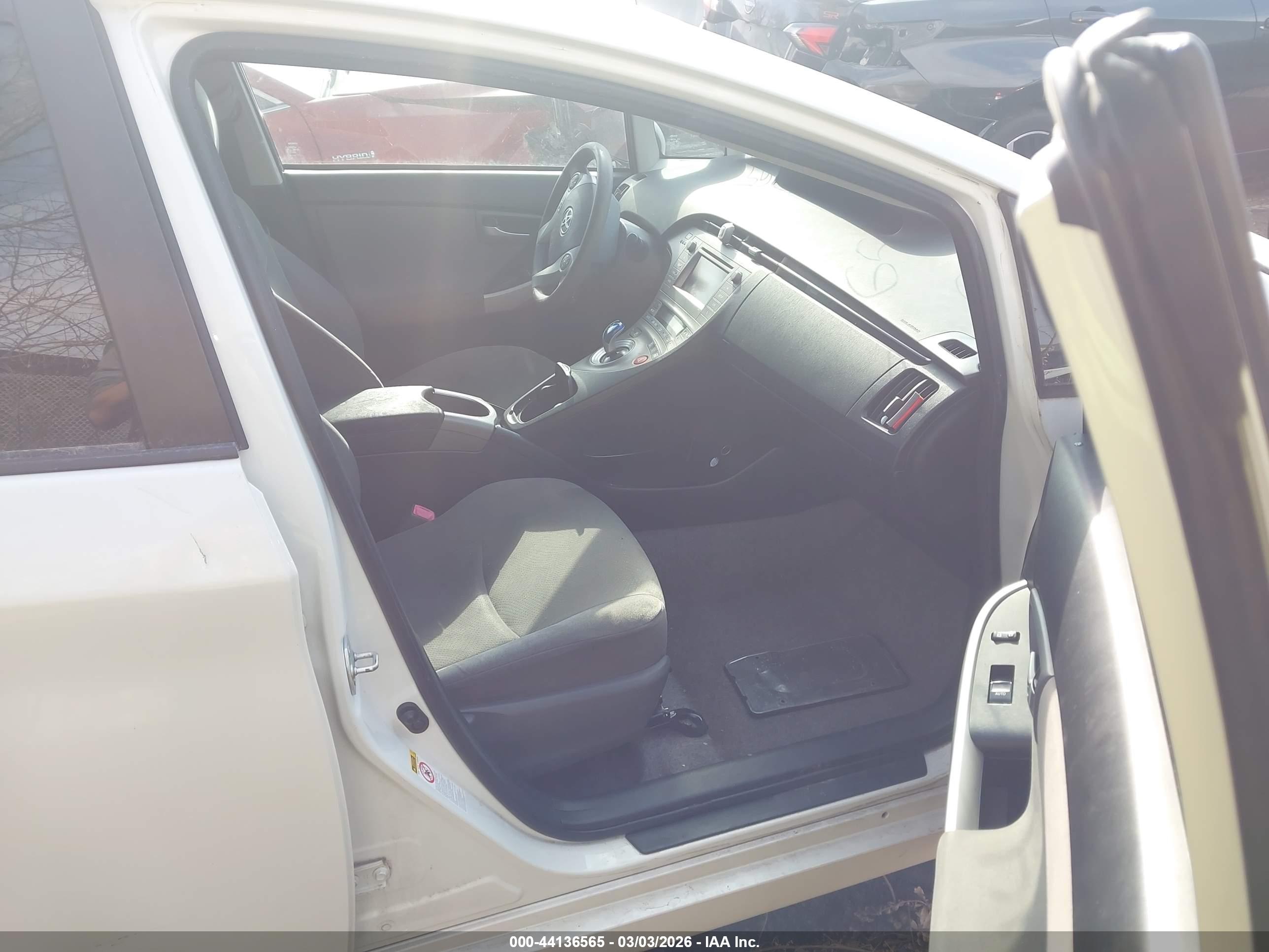 TOYOTA PRIUS image 5