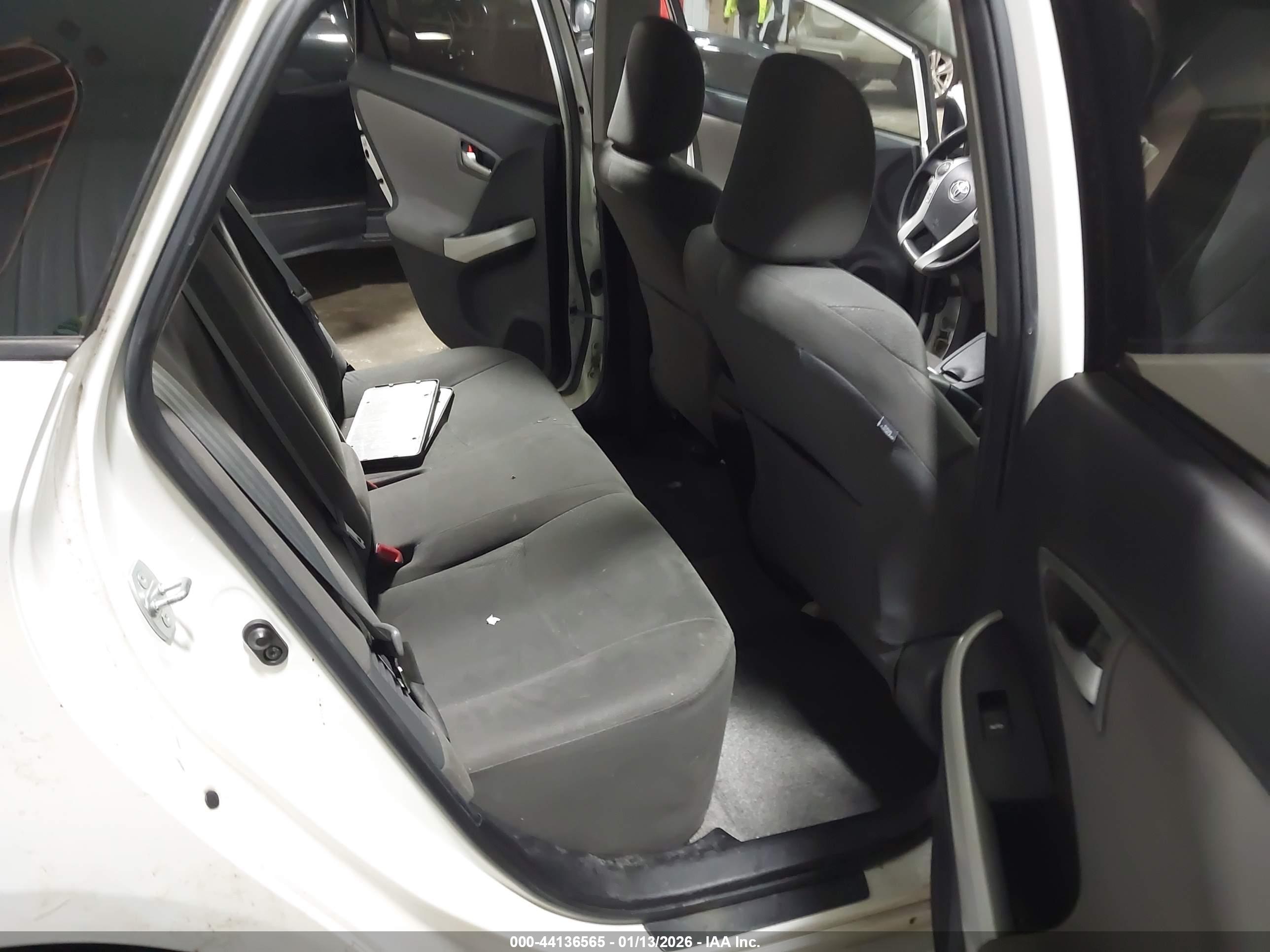TOYOTA PRIUS image 8