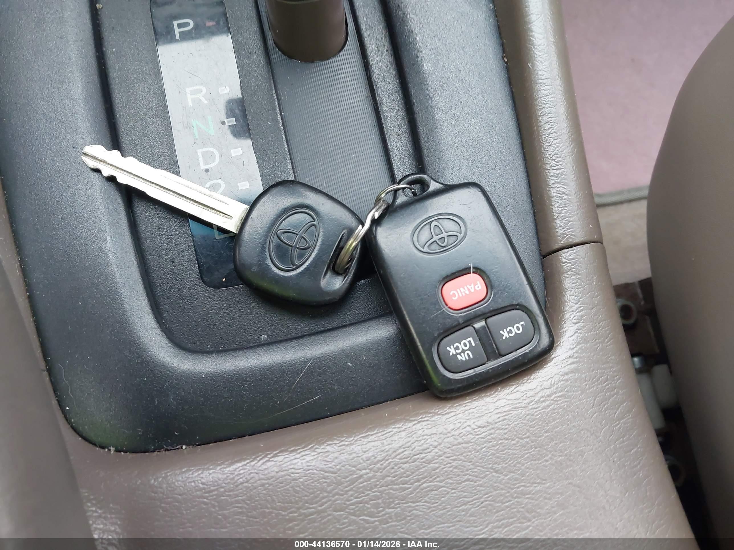 TOYOTA CAMRY image 11