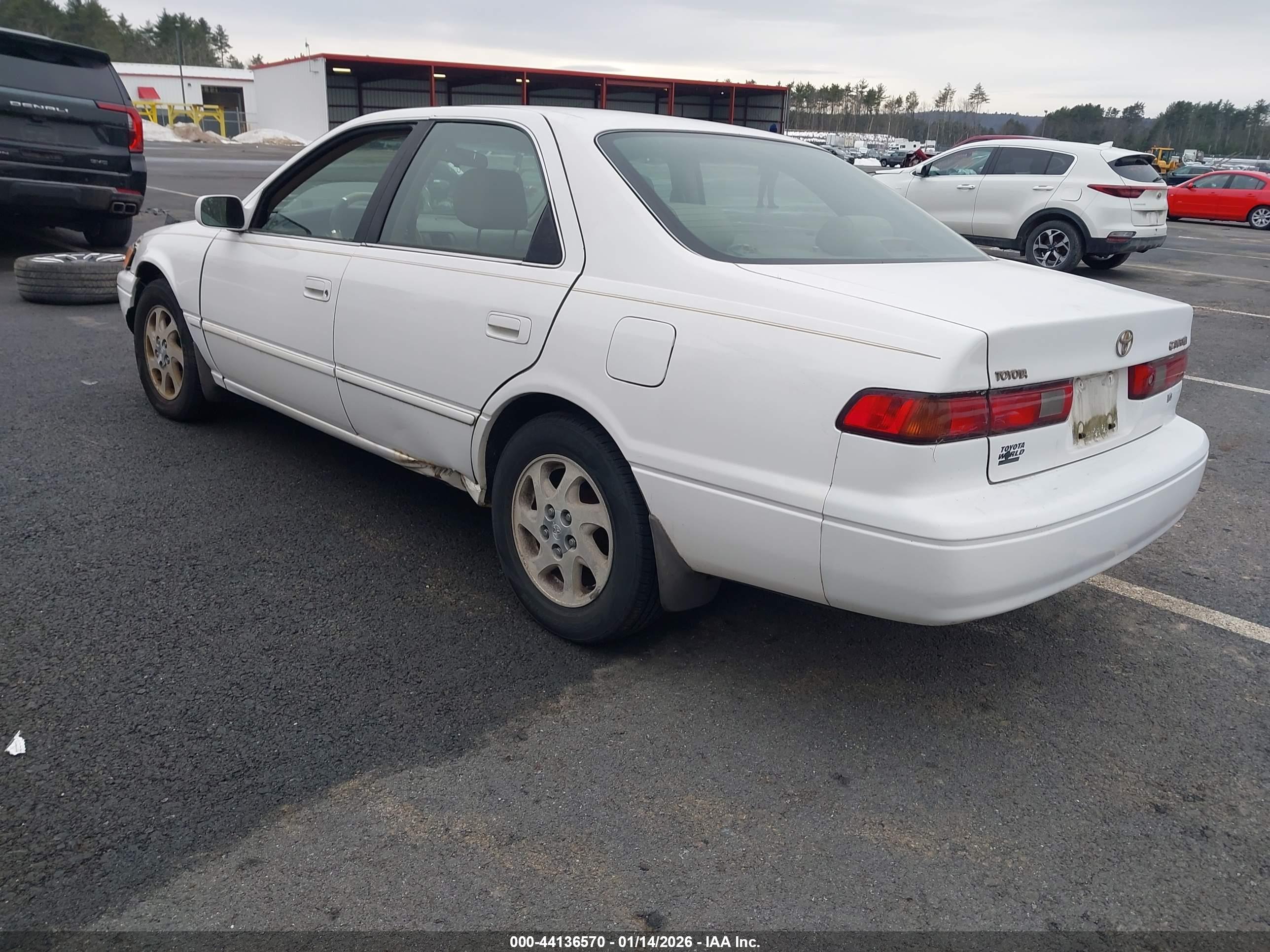 TOYOTA CAMRY image 3