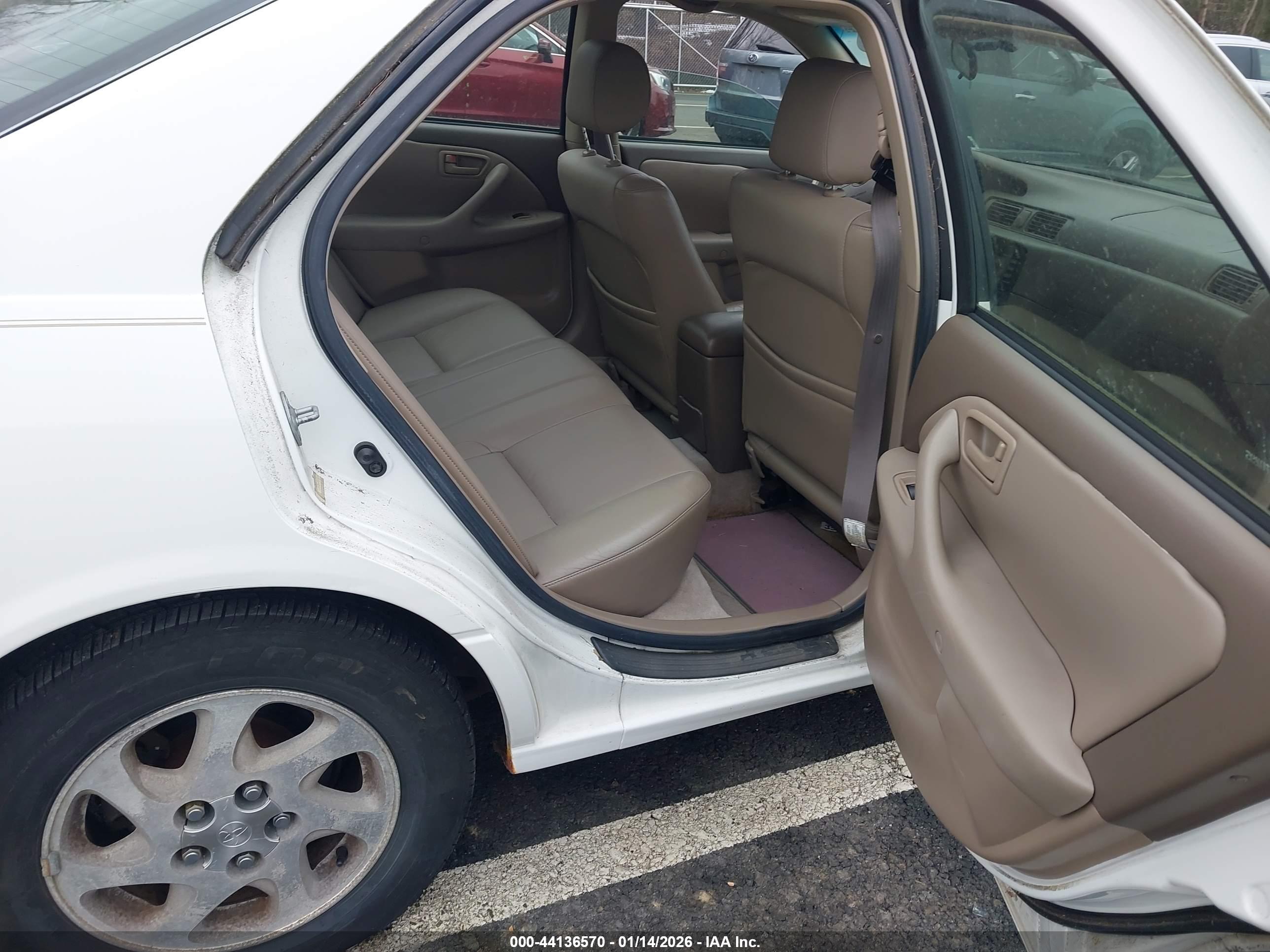 TOYOTA CAMRY image 8