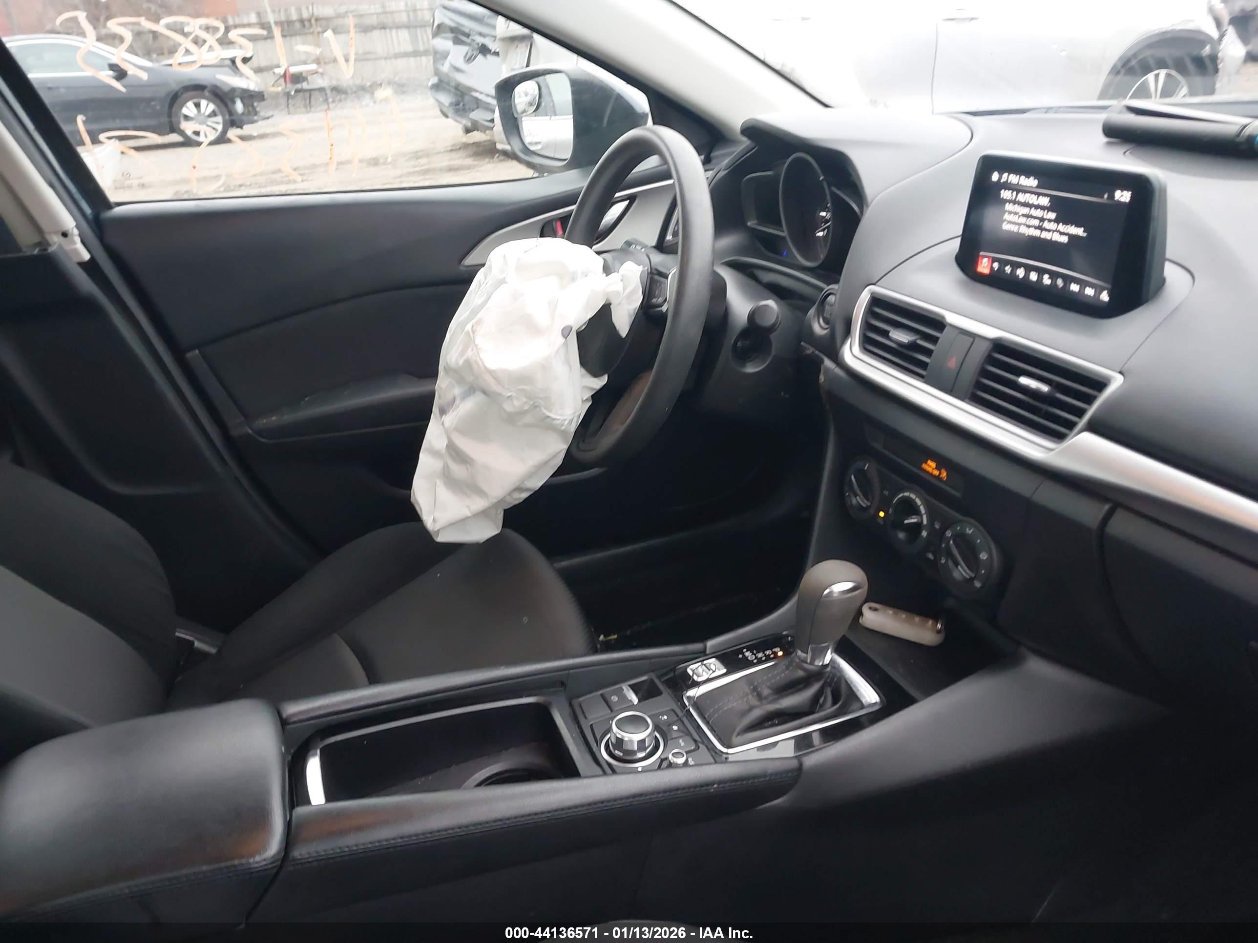 MAZDA MAZDA3 image 5