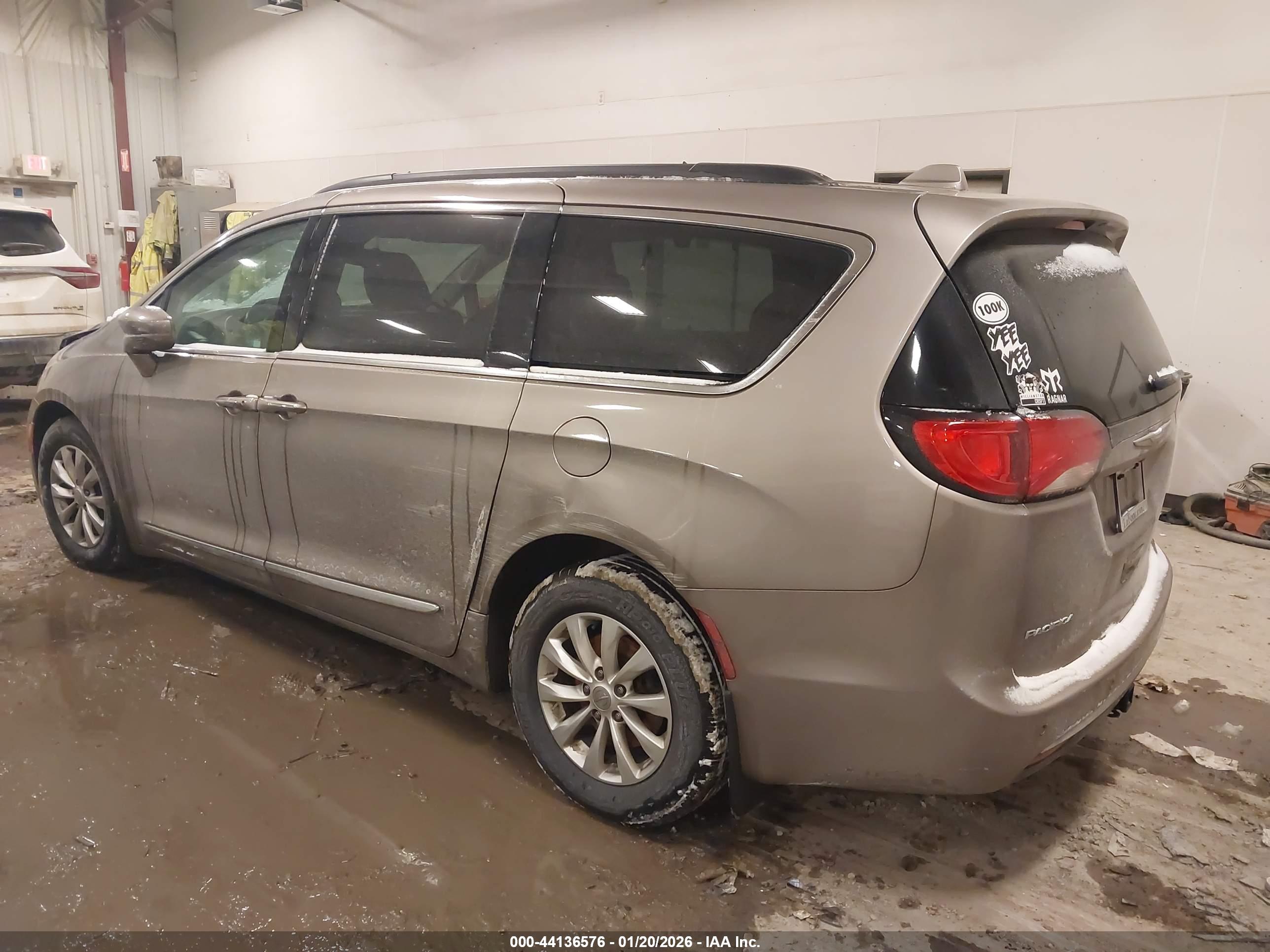 CHRYSLER PACIFICA image 3