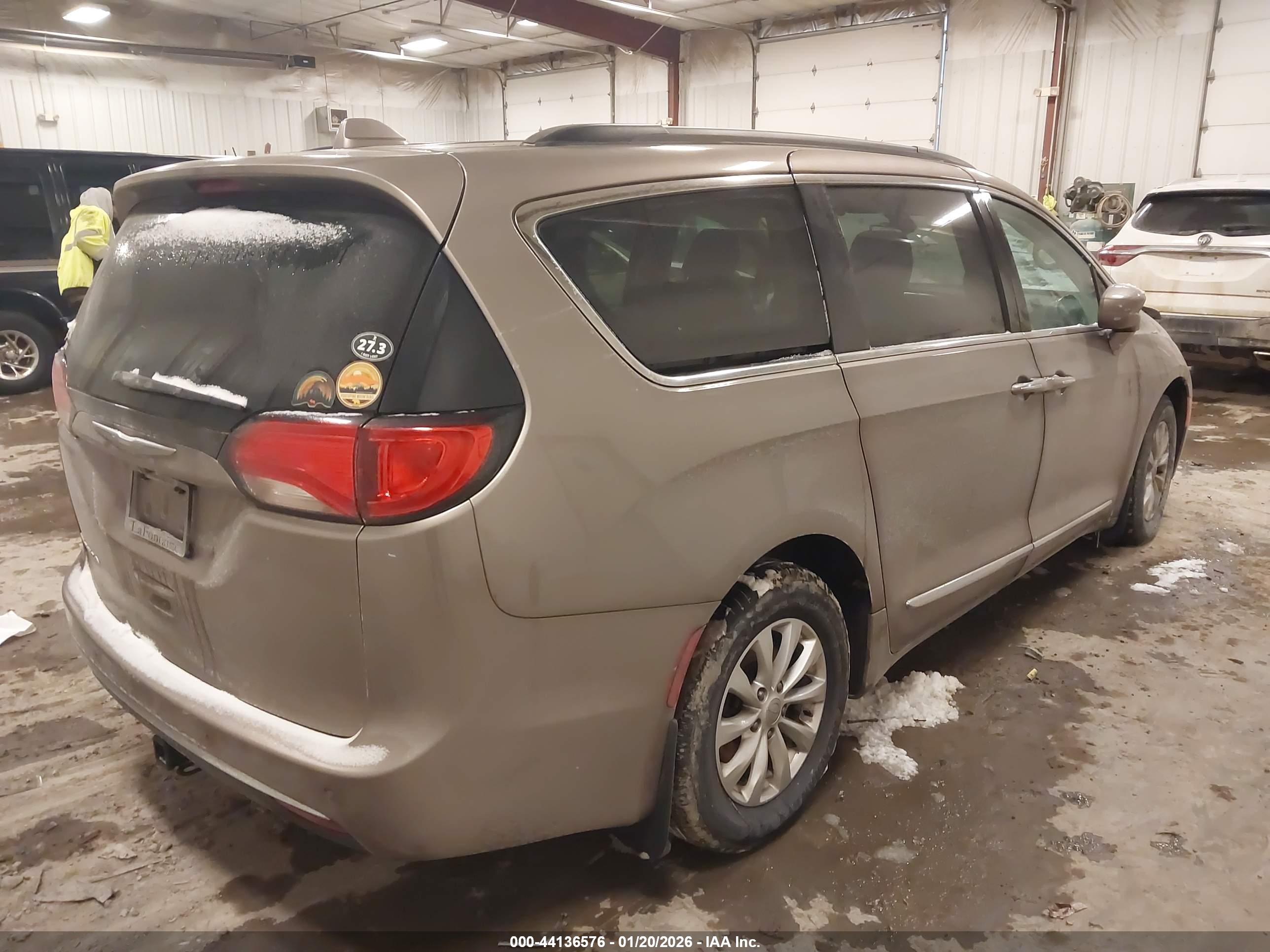 CHRYSLER PACIFICA image 4