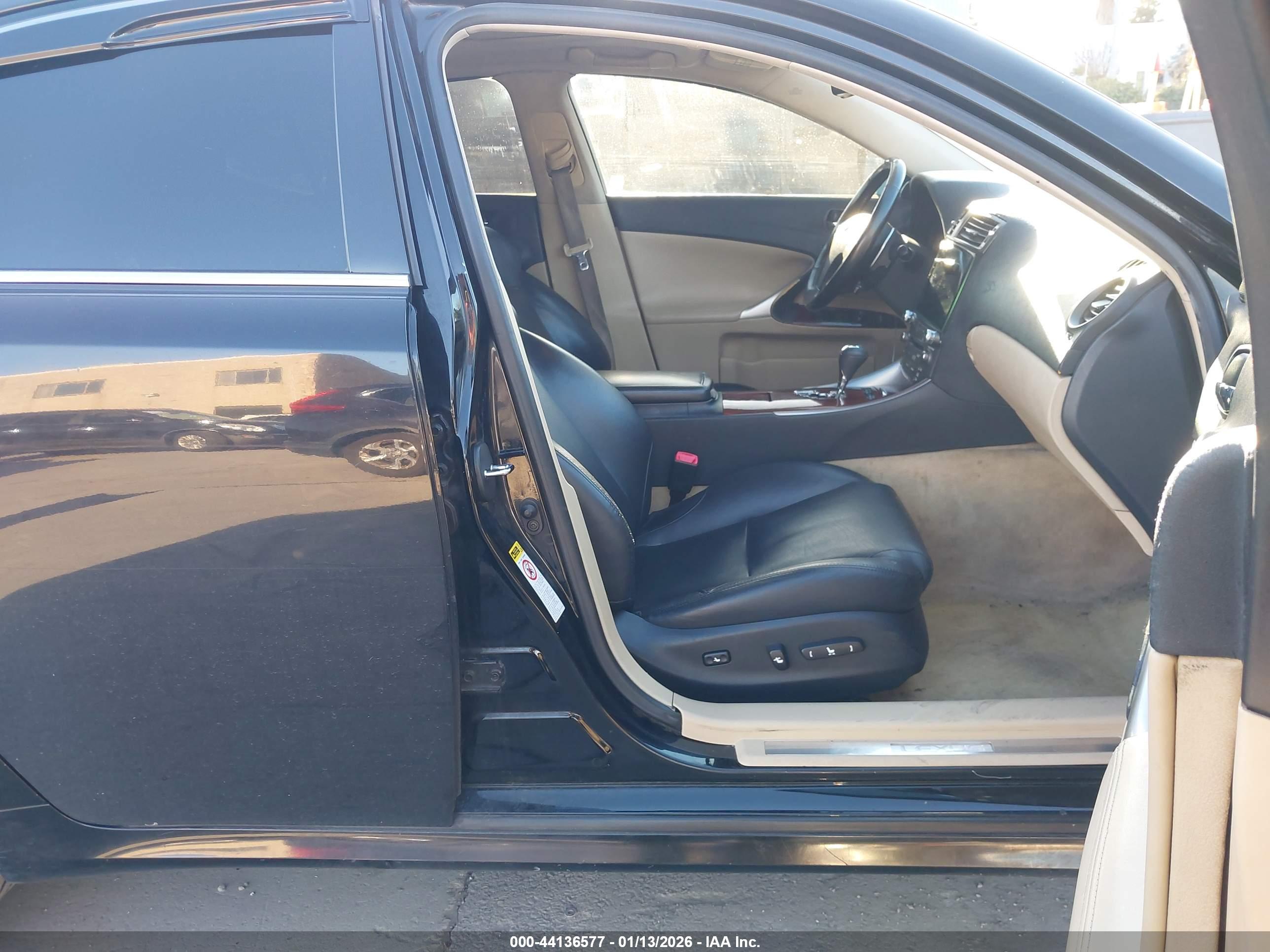 LEXUS IS image 5
