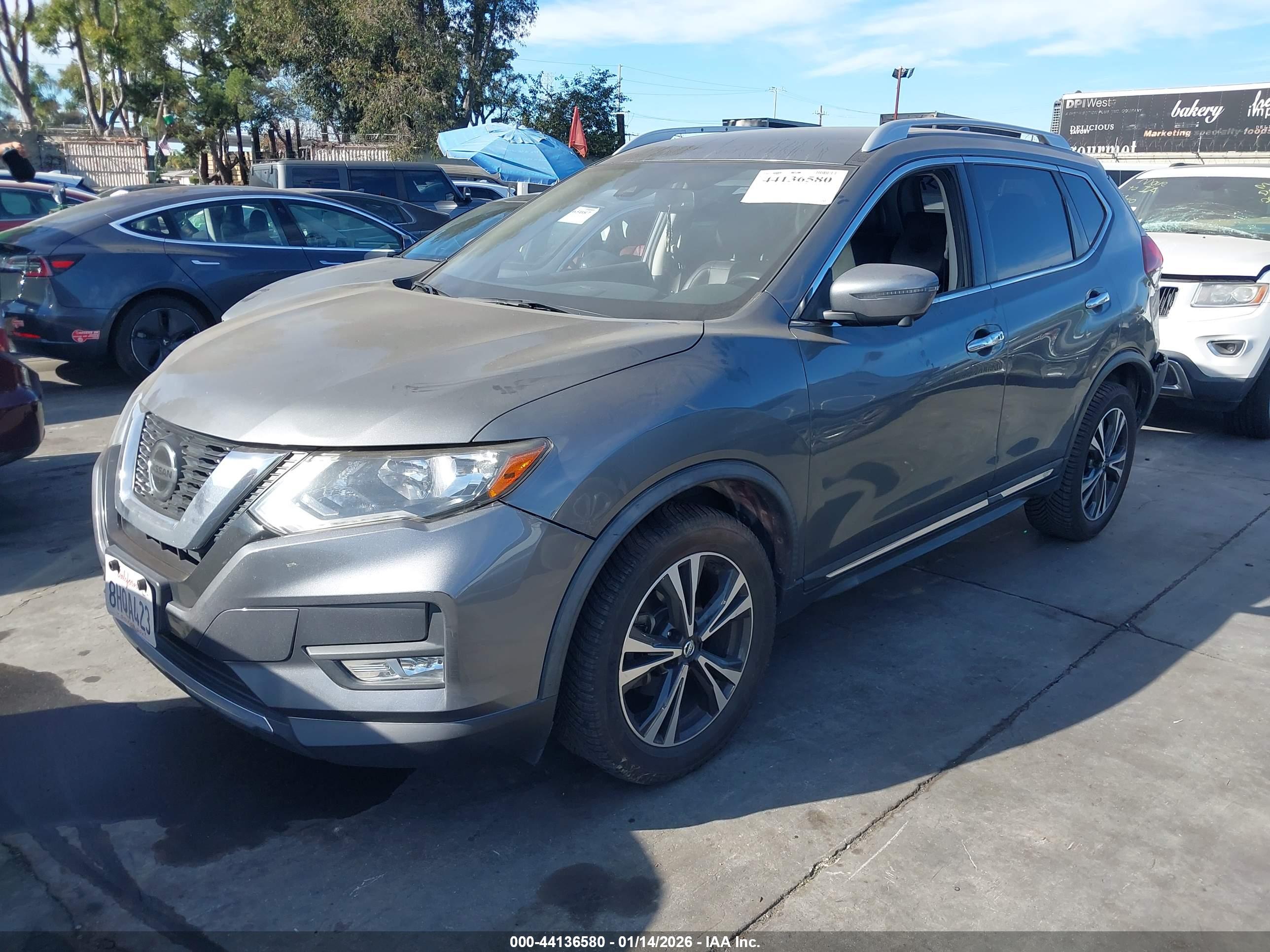 NISSAN ROGUE image 2