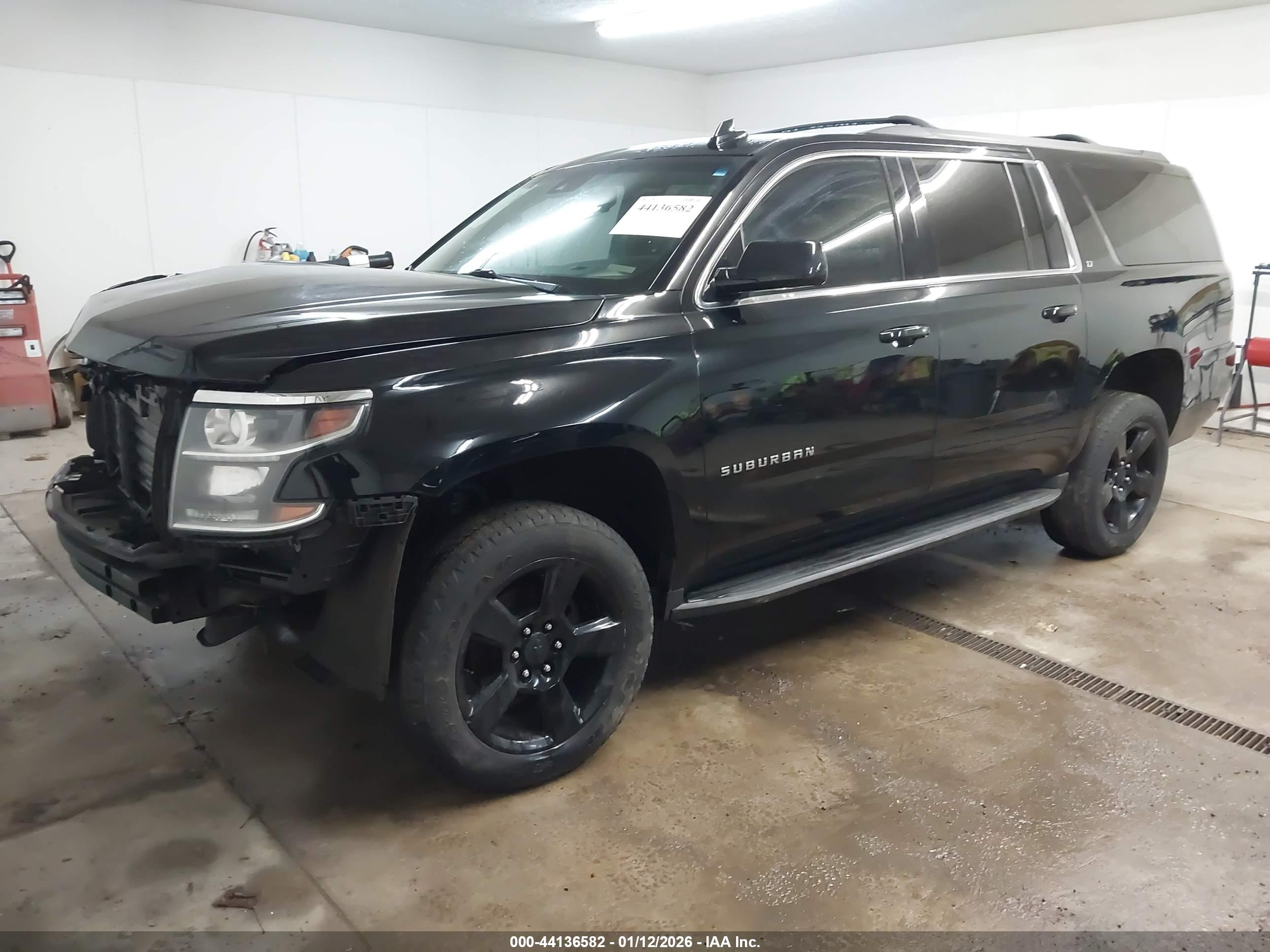 CHEVROLET SUBURBAN image 2