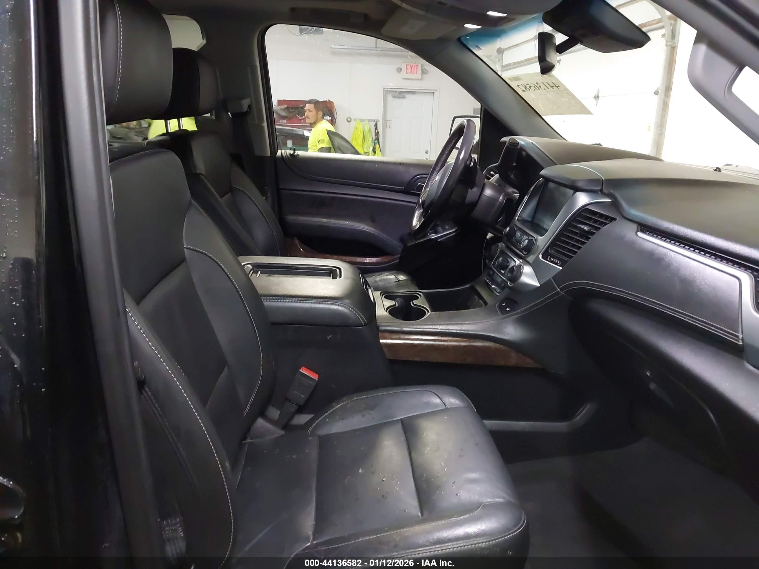 CHEVROLET SUBURBAN image 5