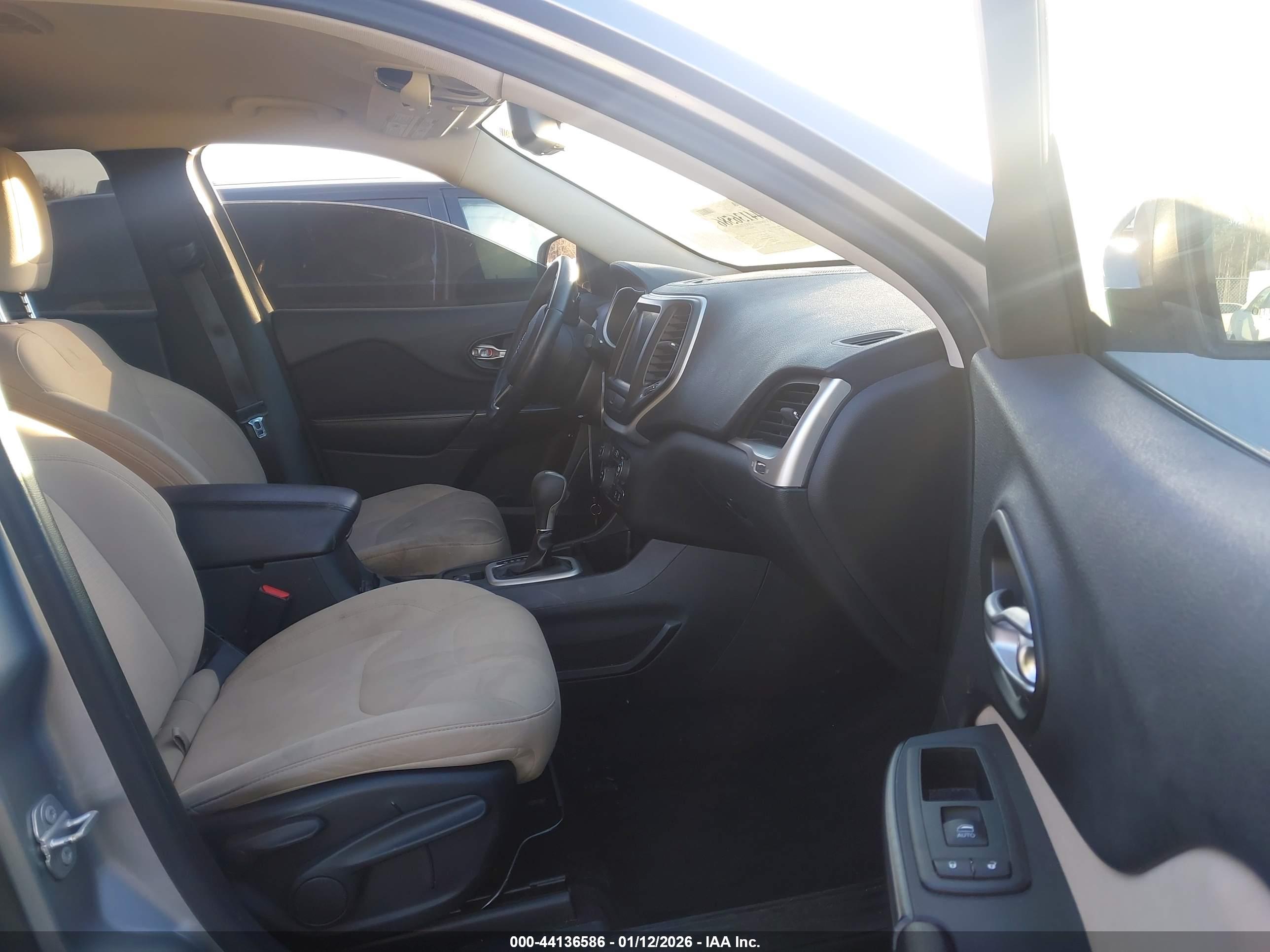 JEEP CHEROKEE image 5