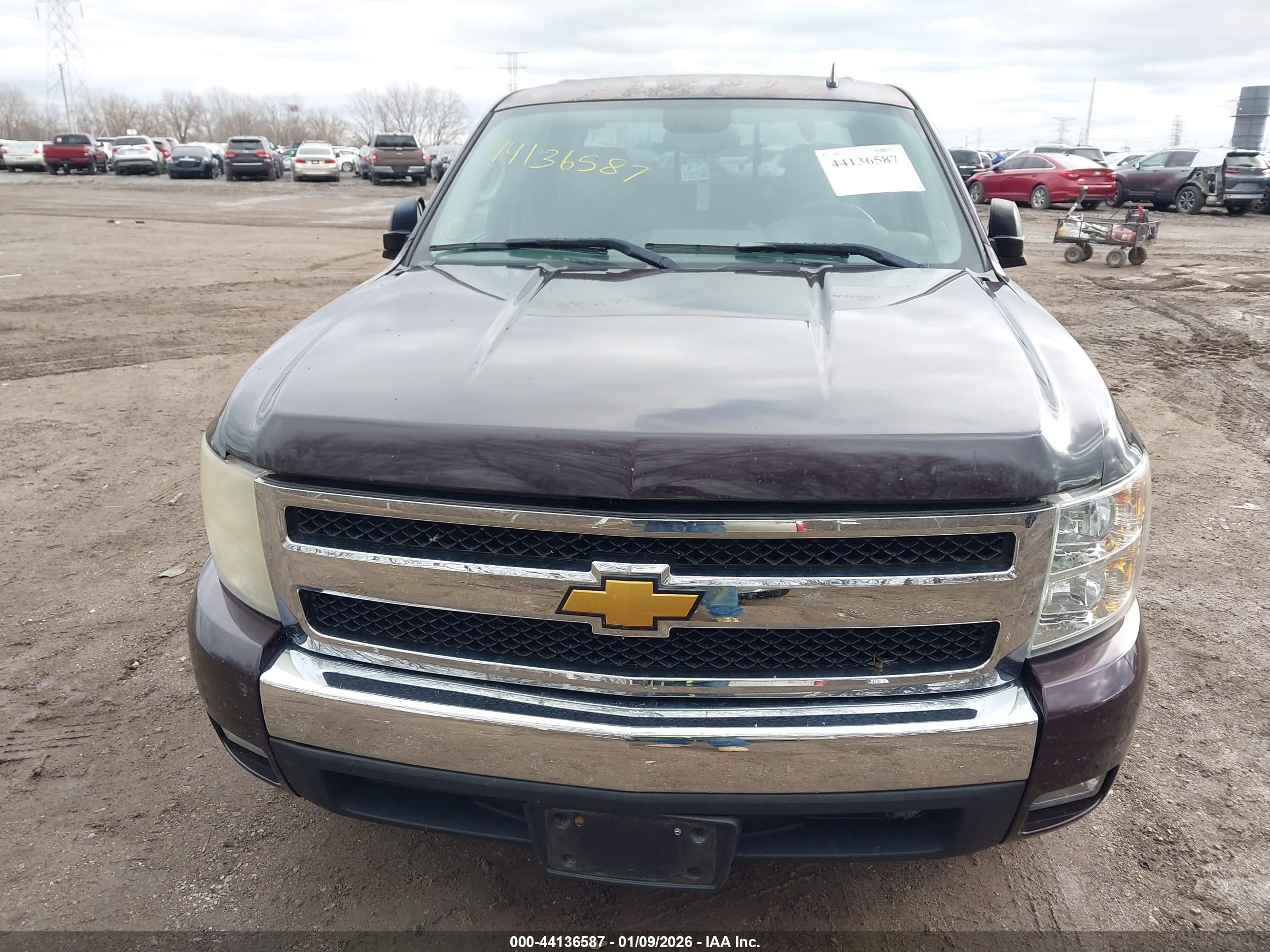 CHEVROLET SILVERADO image 6
